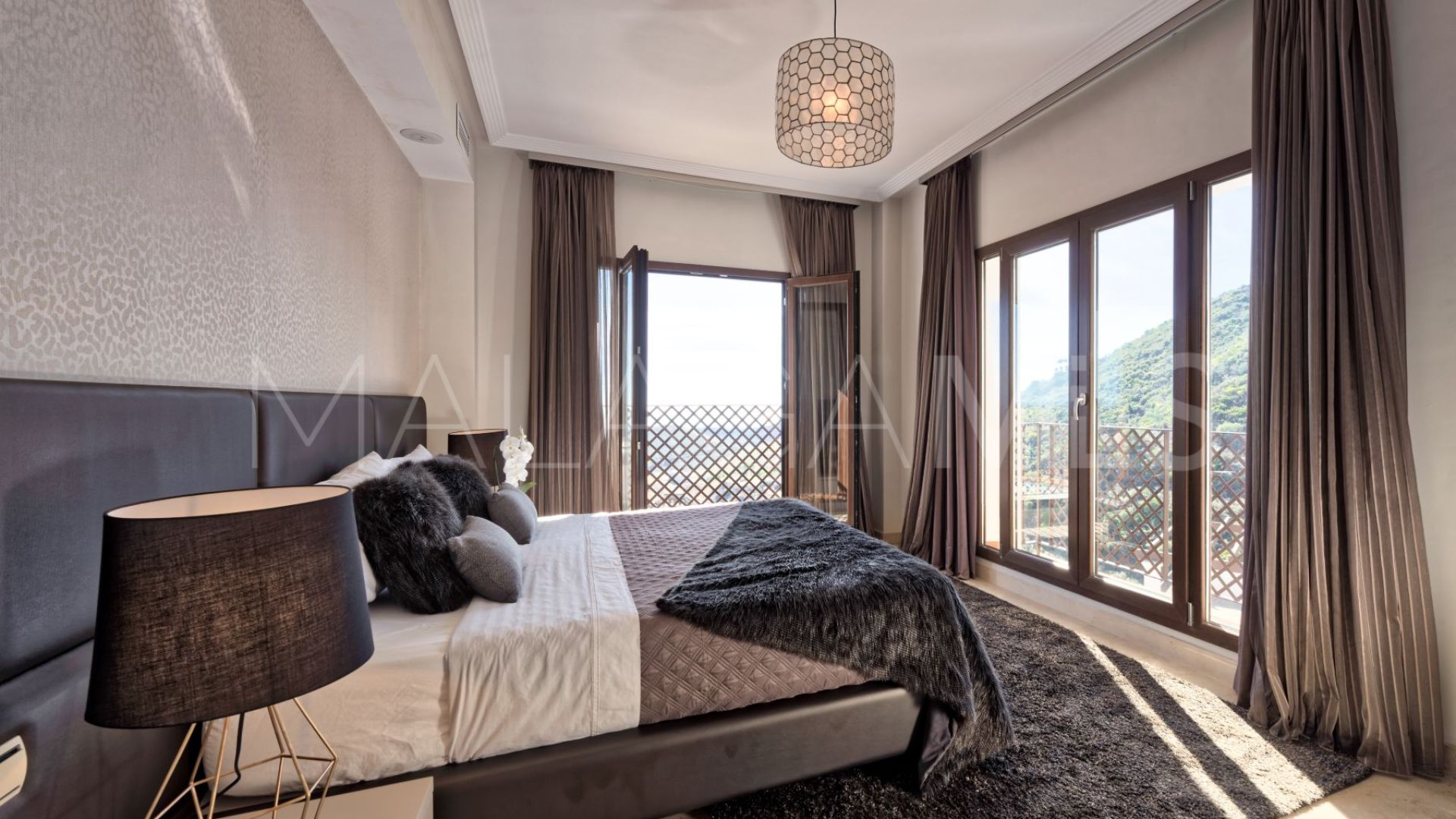 For sale villa in Benahavis Hills Country Club