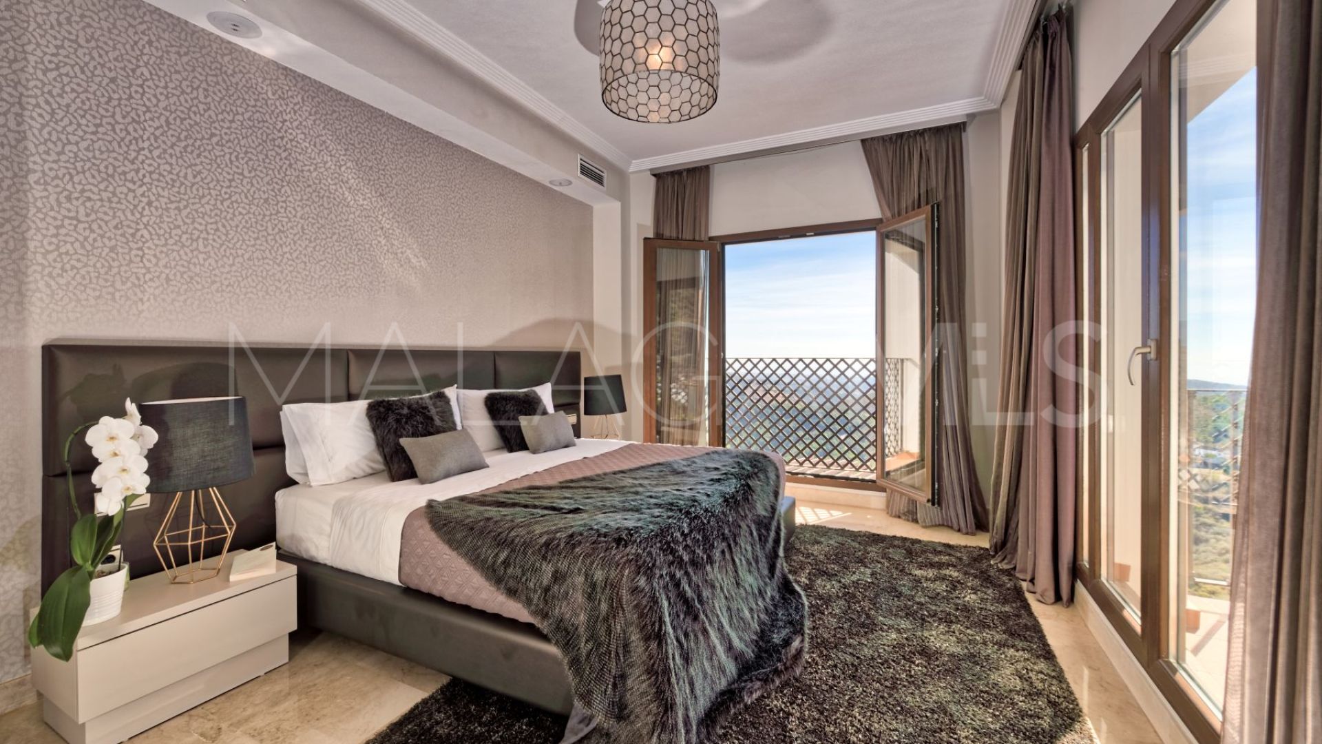 For sale villa in Benahavis Hills Country Club