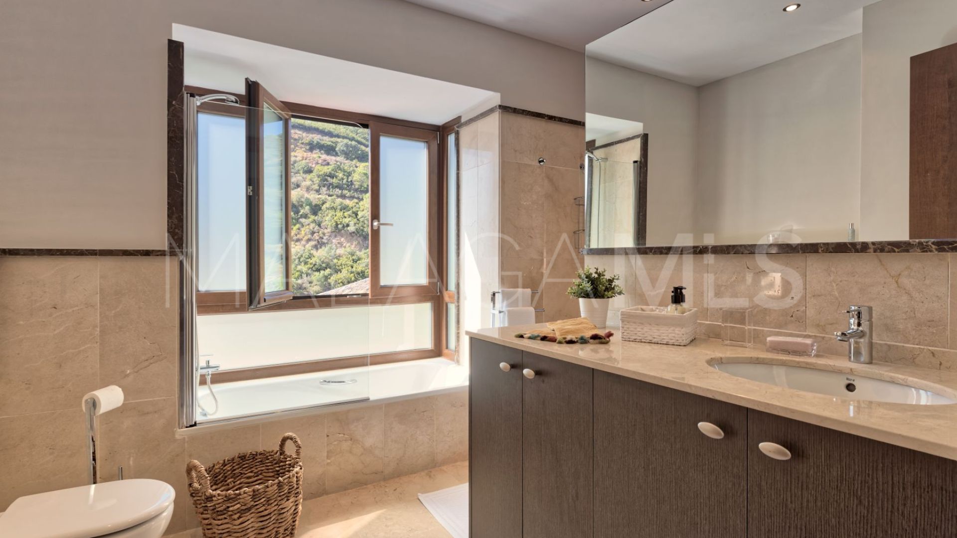 For sale villa in Benahavis Hills Country Club