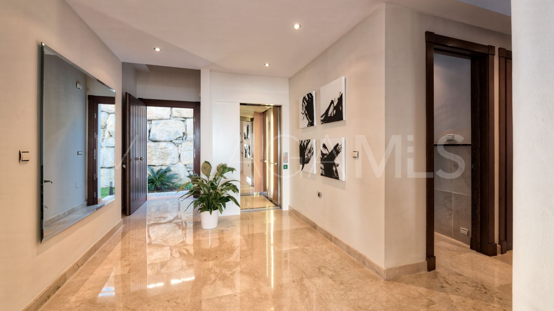 For sale villa in Benahavis Hills Country Club