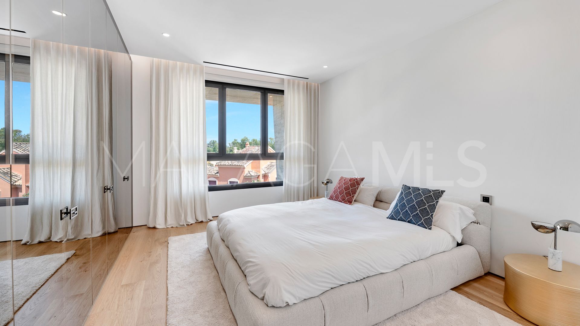 Buy penthouse in Marbella Golden Mile