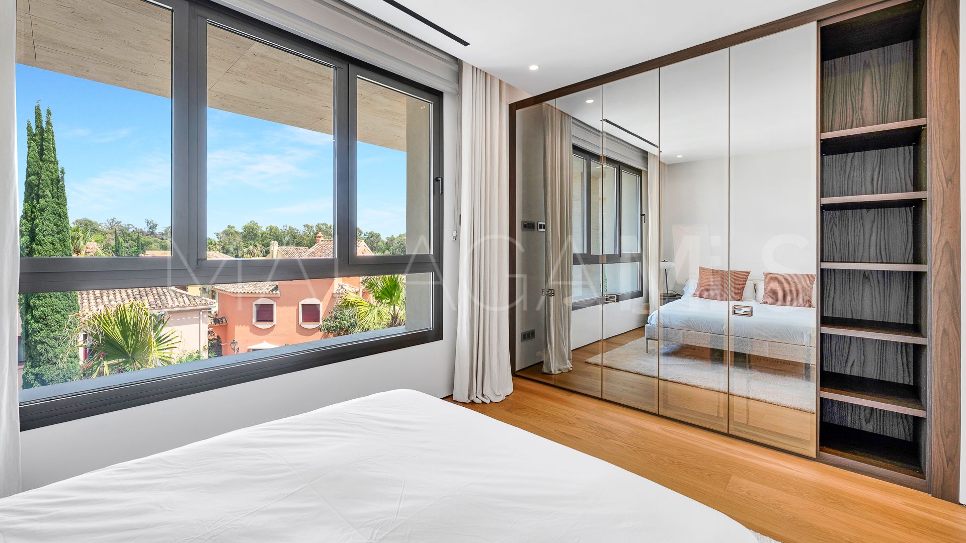 Buy penthouse in Marbella Golden Mile