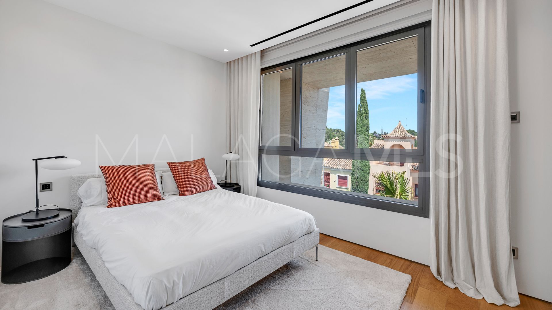 Buy penthouse in Marbella Golden Mile