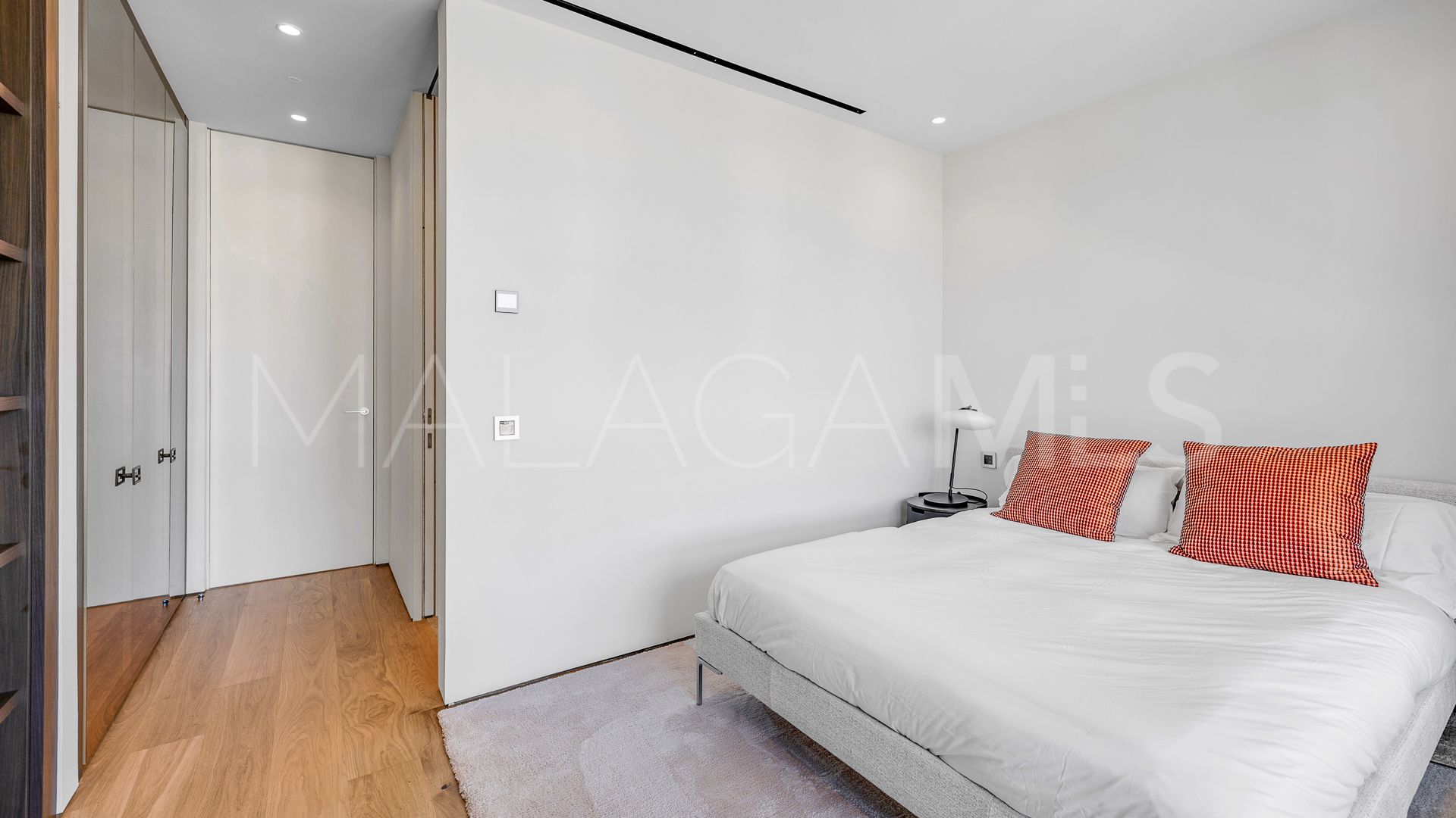 Buy penthouse in Marbella Golden Mile