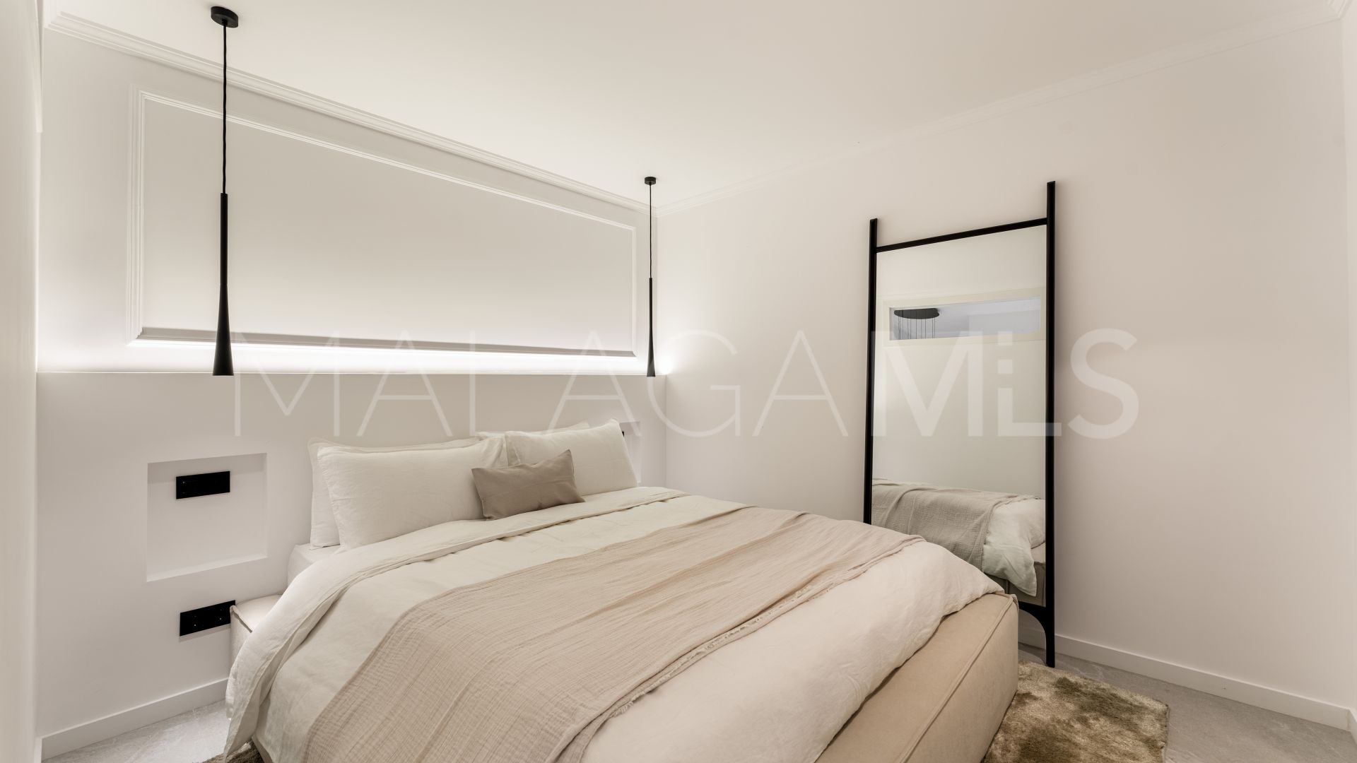 Tvåvåningslägenhet for sale in Las Colinas de Marbella