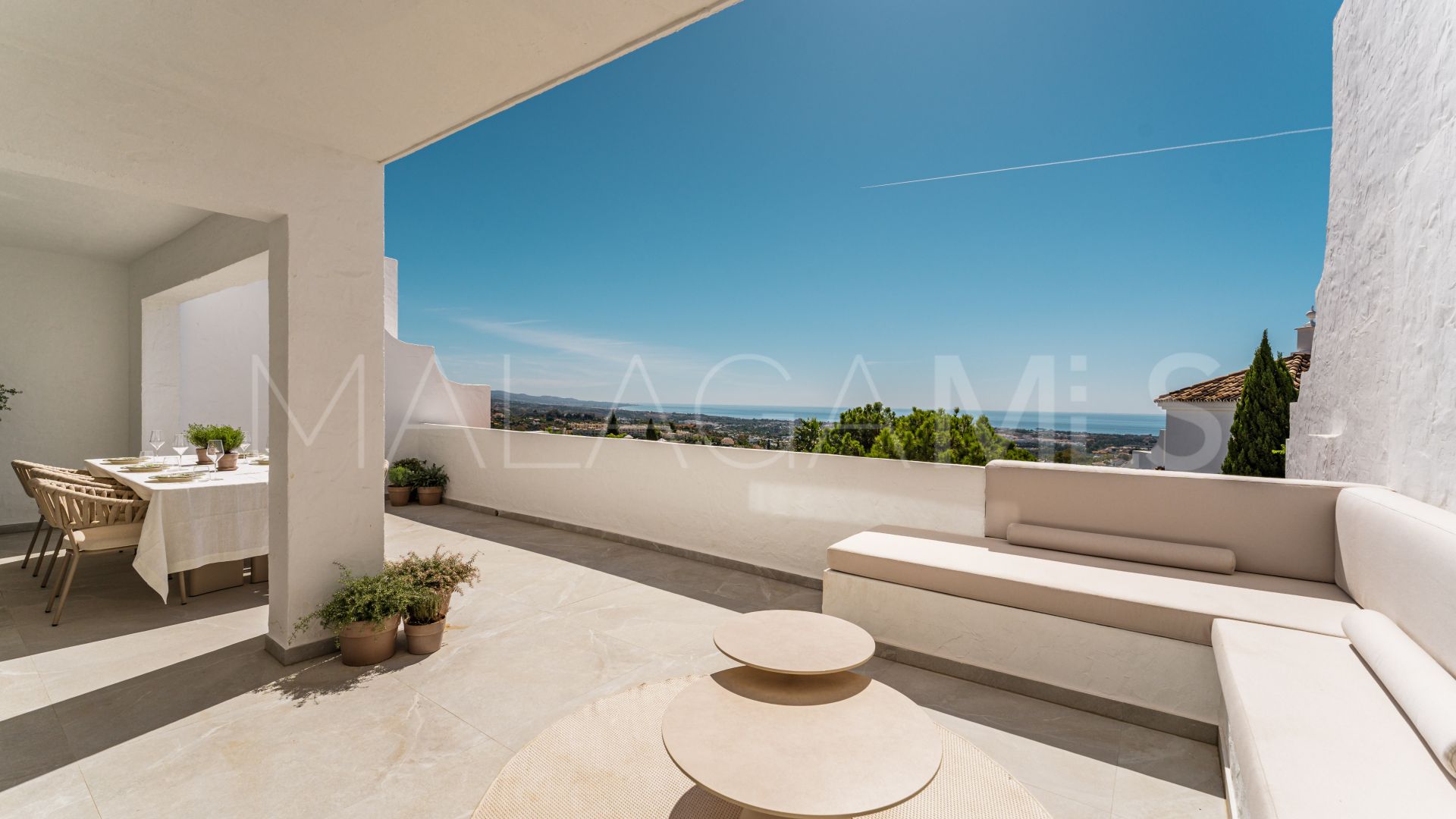 Tvåvåningslägenhet for sale in Las Colinas de Marbella