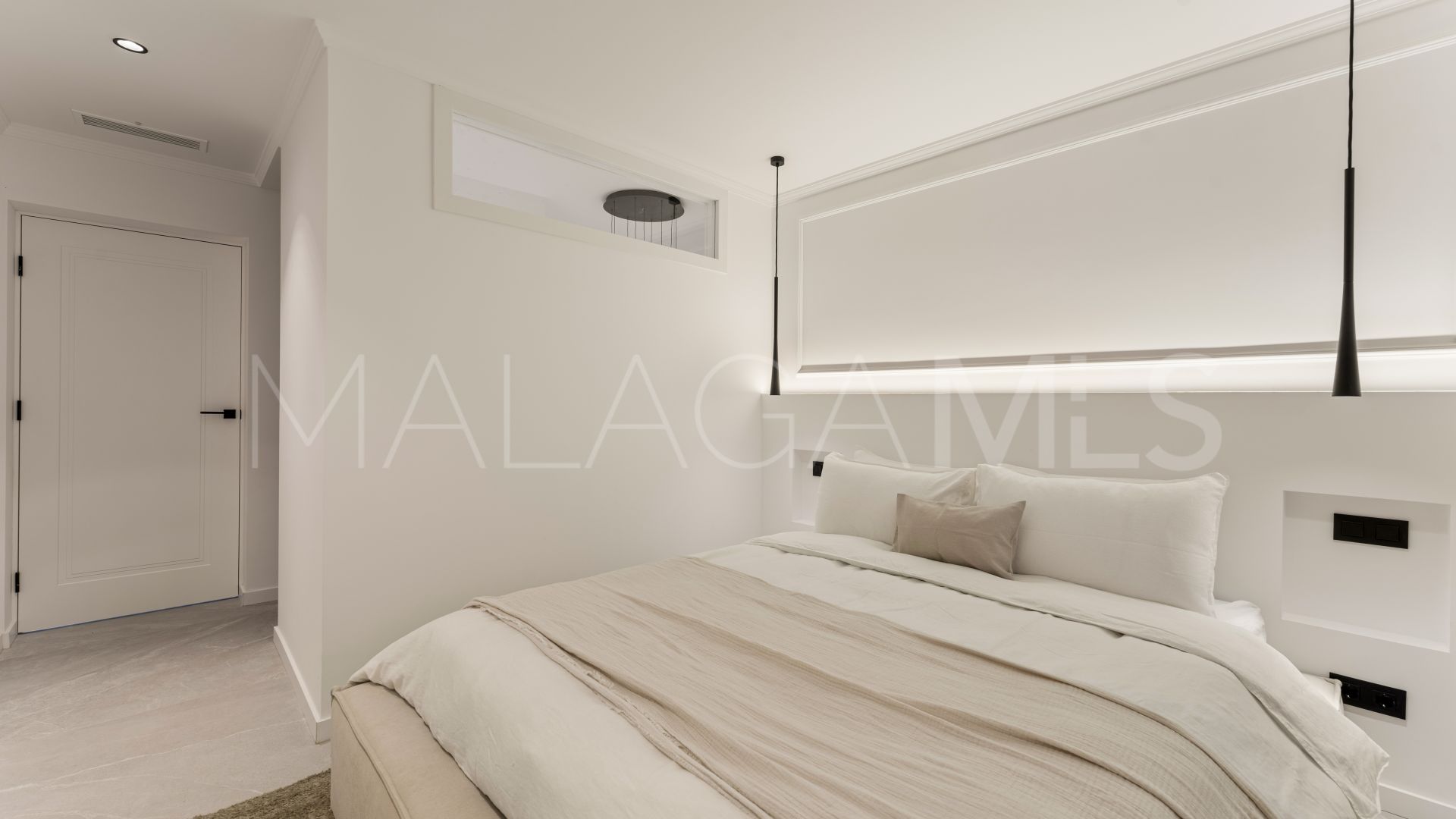 Tvåvåningslägenhet for sale in Las Colinas de Marbella