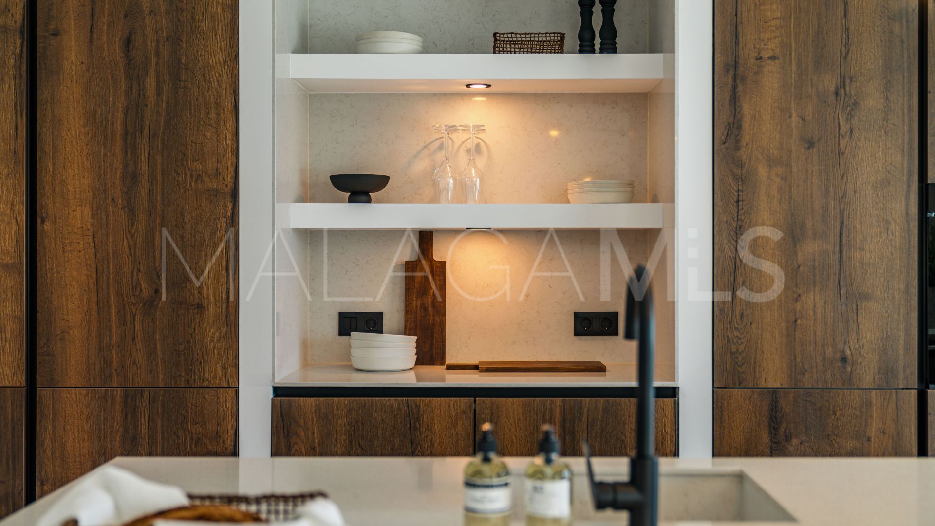 Tvåvåningslägenhet for sale in Las Colinas de Marbella