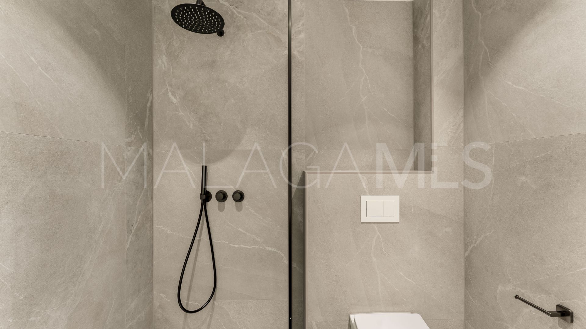 Tvåvåningslägenhet for sale in Las Colinas de Marbella