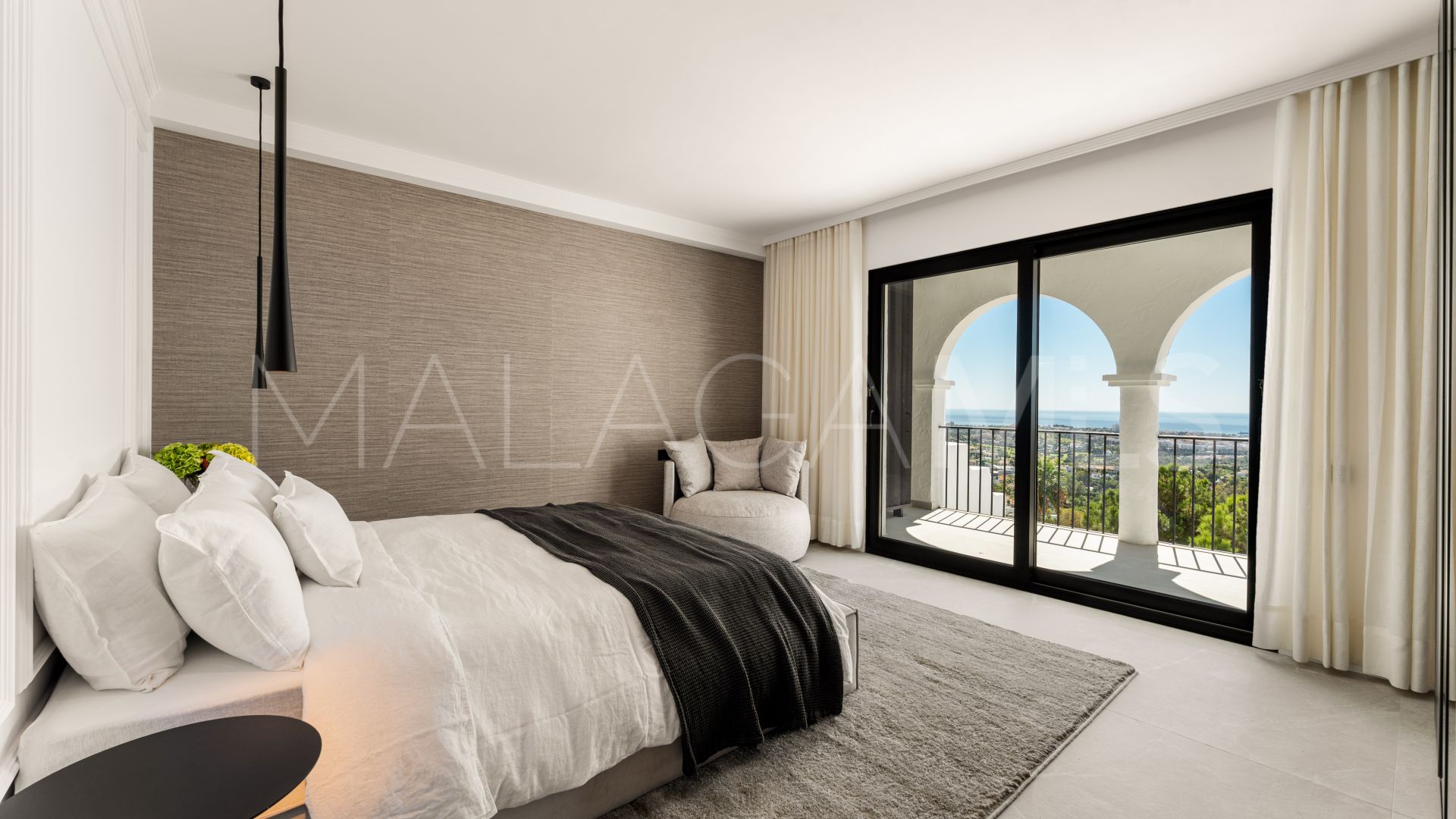 Tvåvåningslägenhet for sale in Las Colinas de Marbella