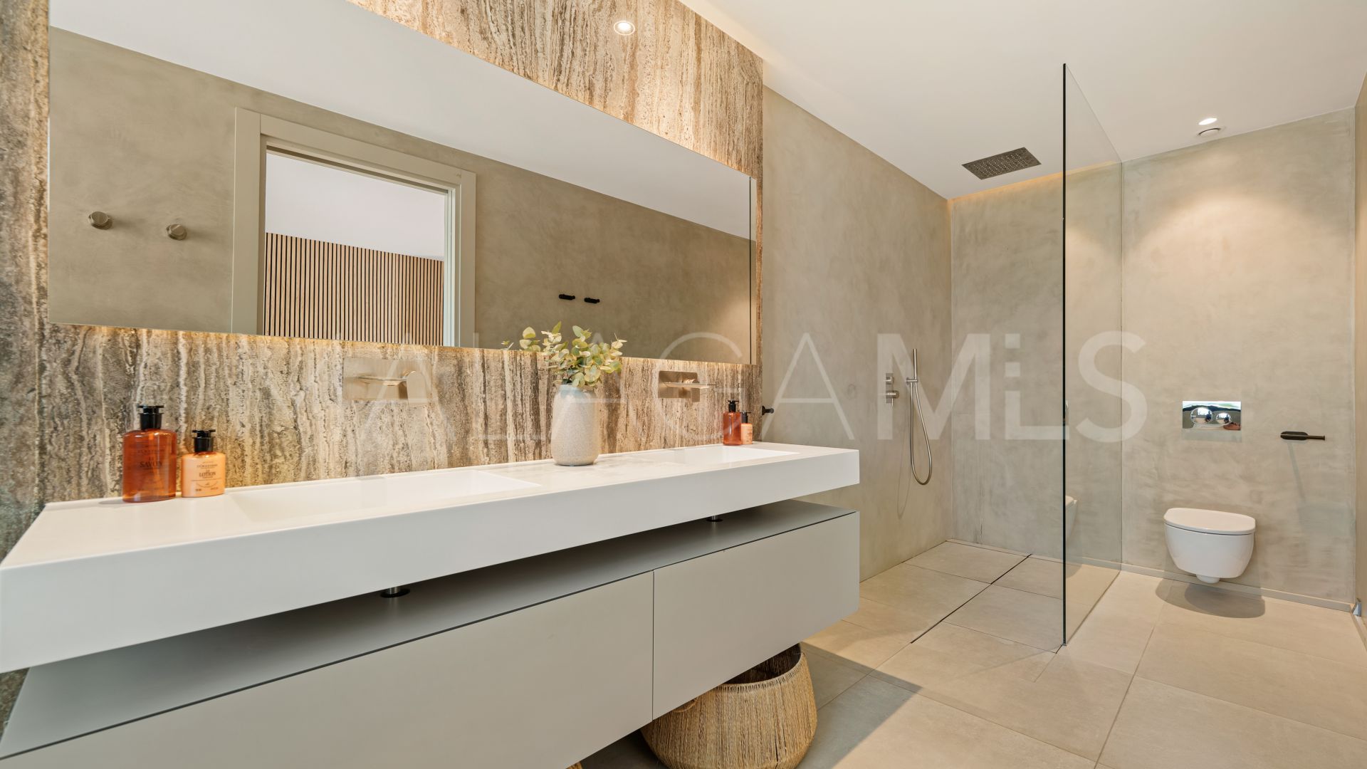 Villa with 5 bedrooms for sale in Nueva Andalucia