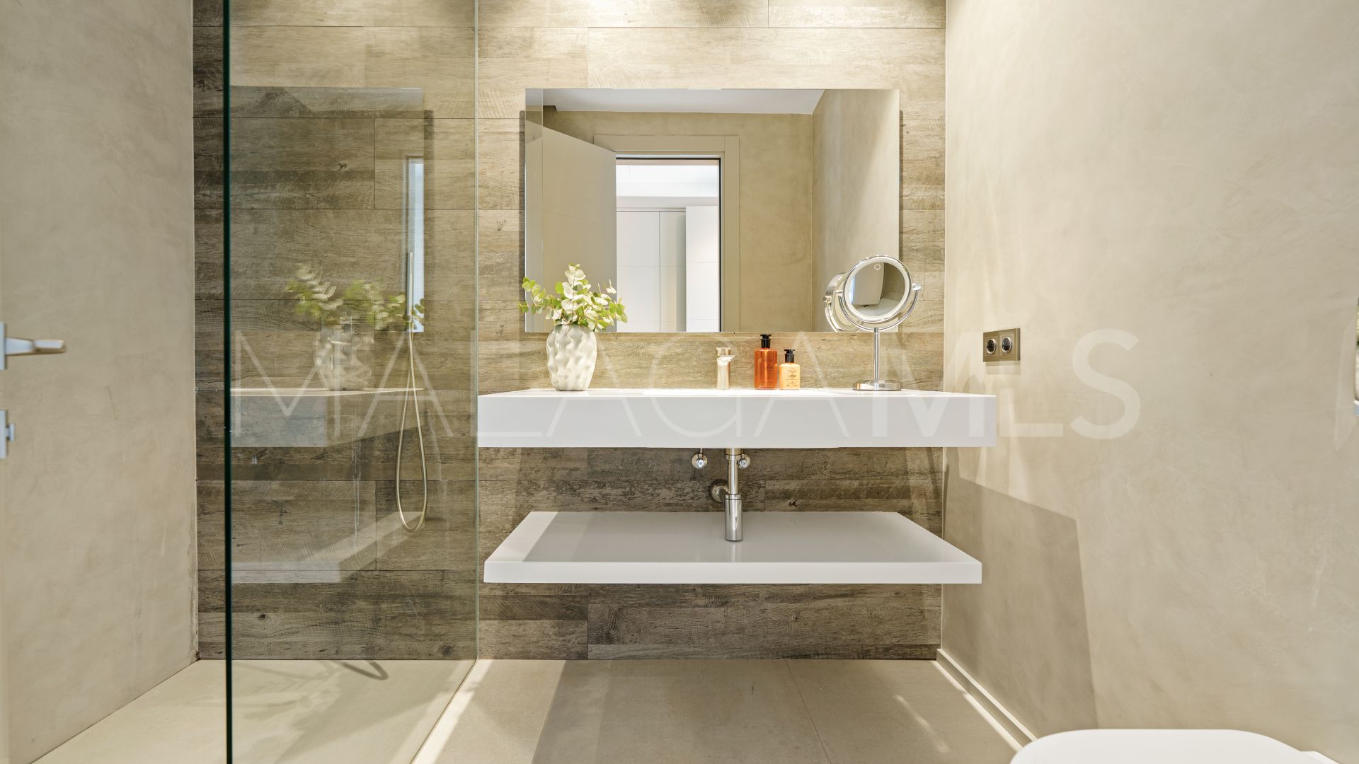 Villa with 5 bedrooms for sale in Nueva Andalucia