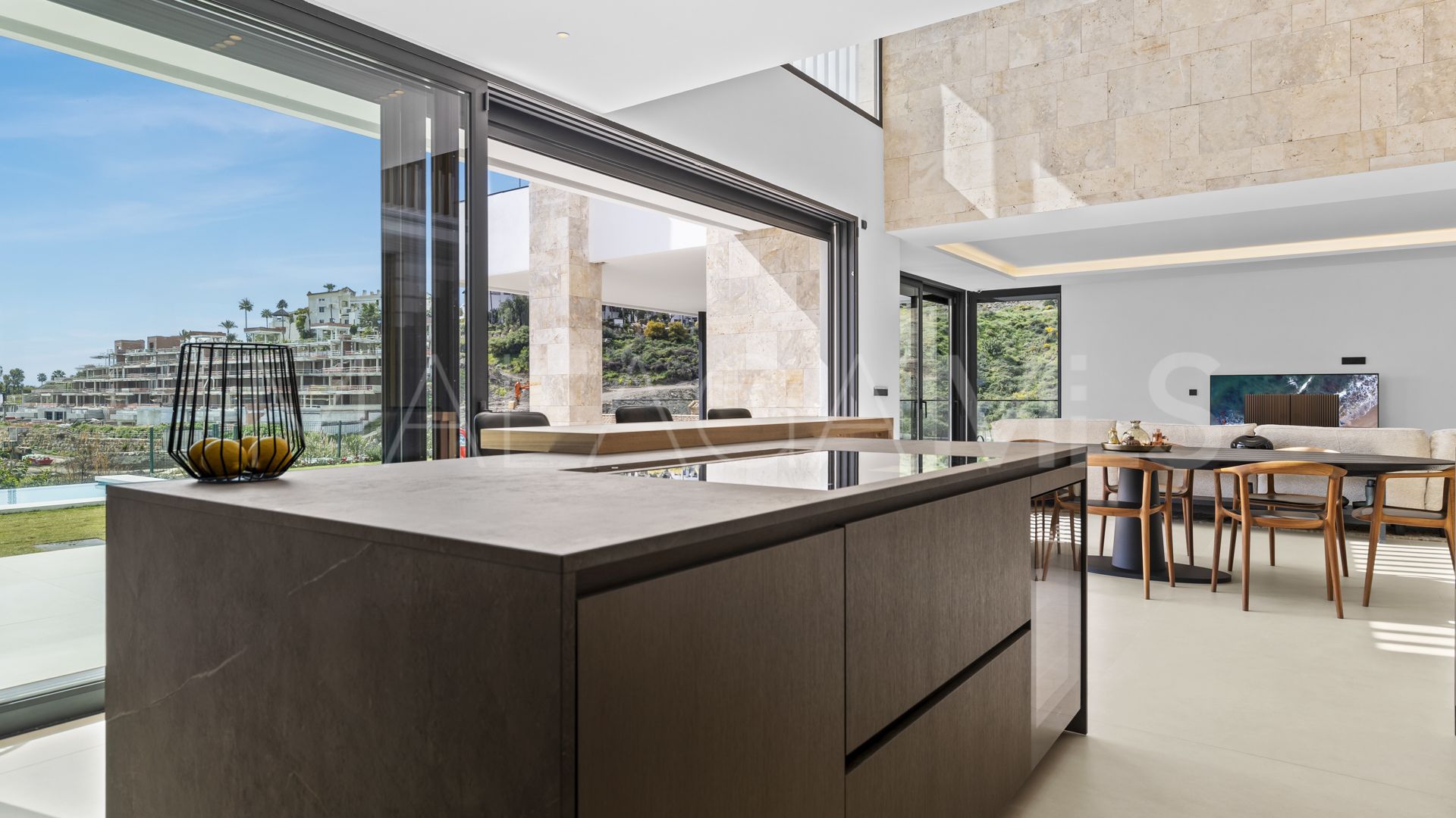 Villa for sale in Benahavis