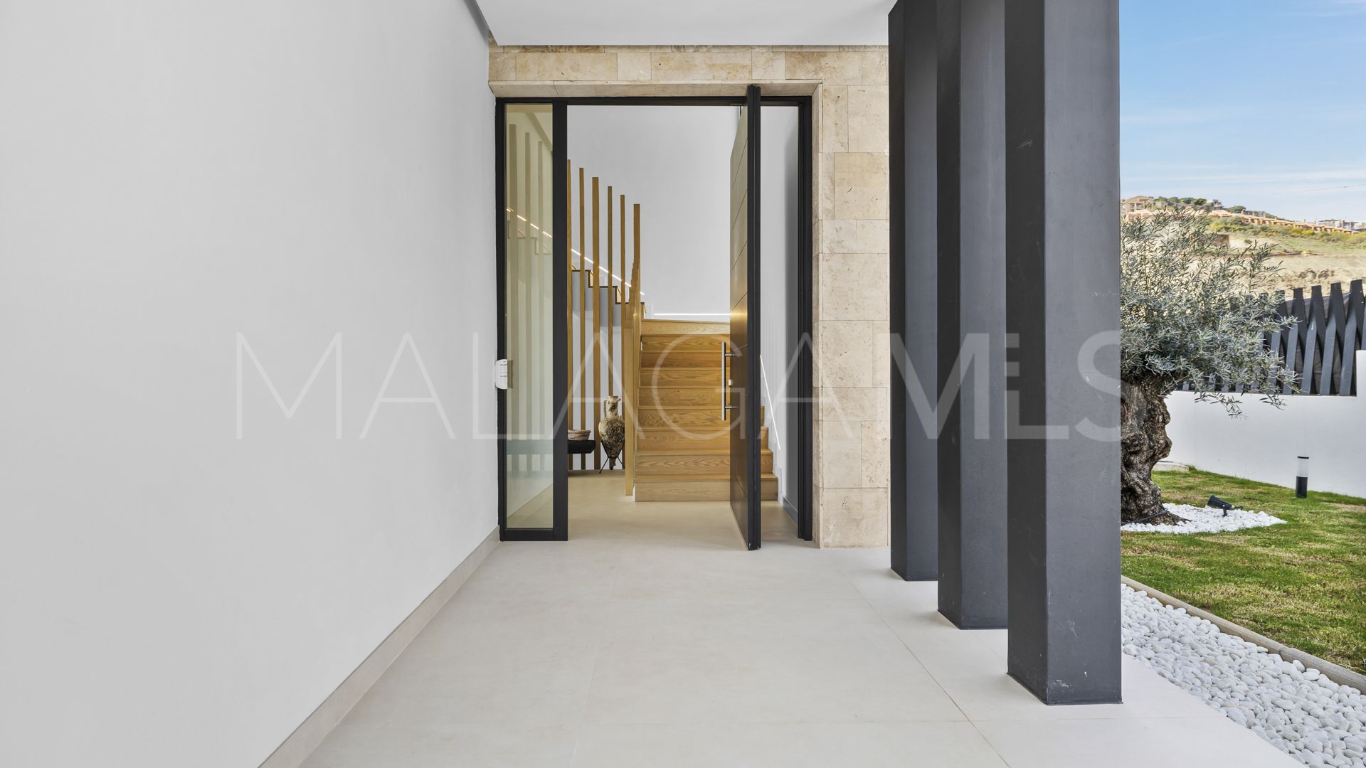 Villa for sale in Benahavis