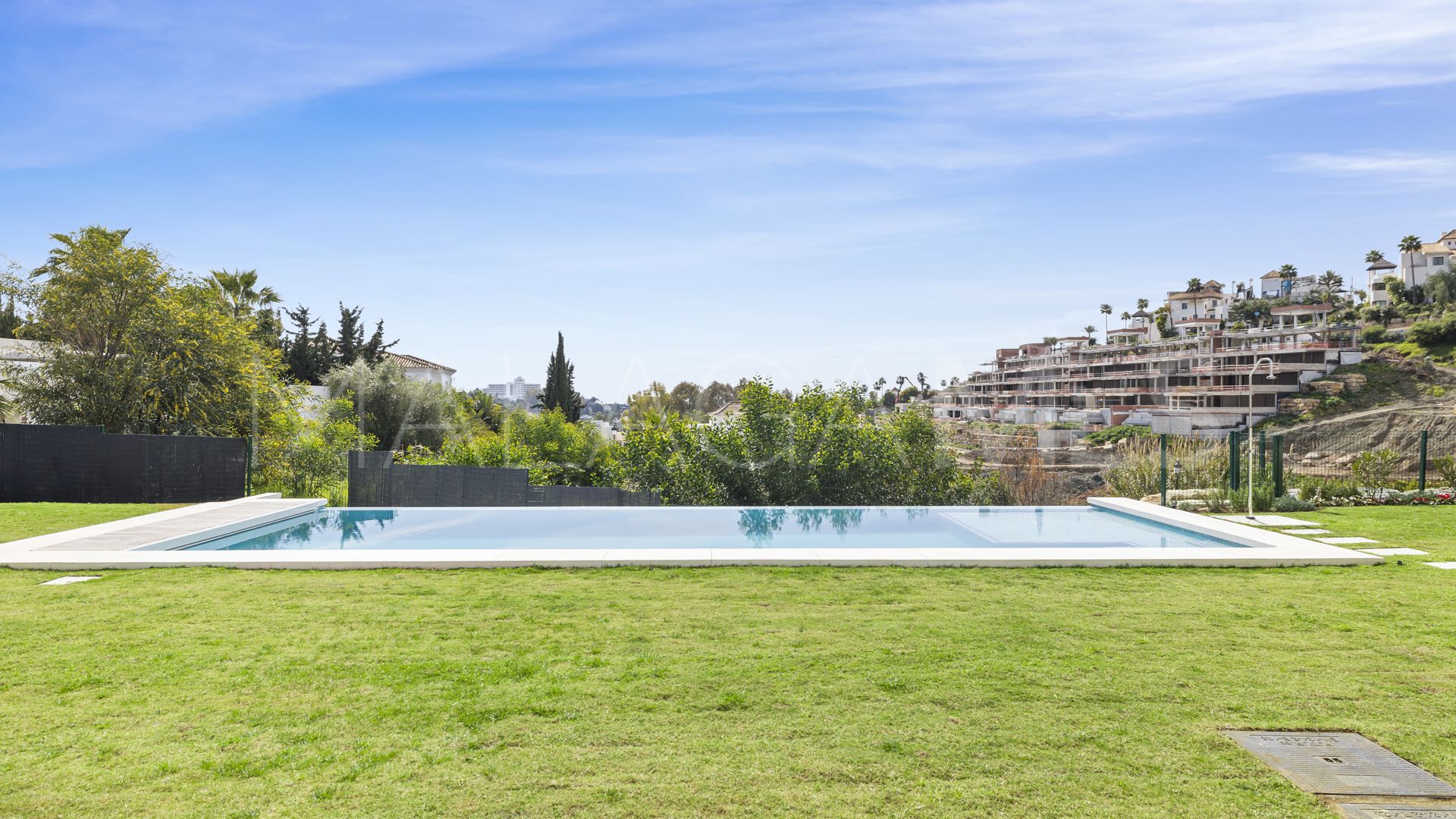 Villa for sale in Benahavis