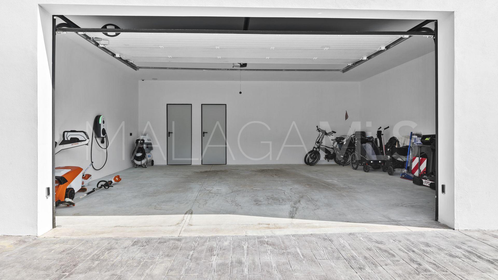 Villa for sale in Benahavis