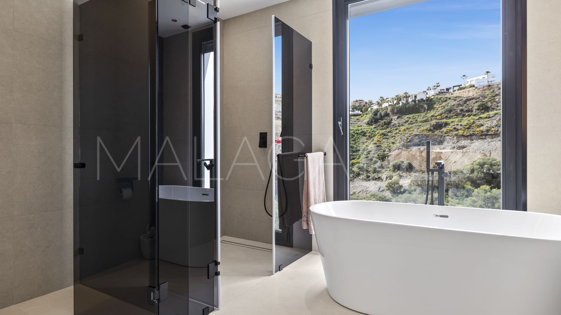 Villa for sale in Benahavis