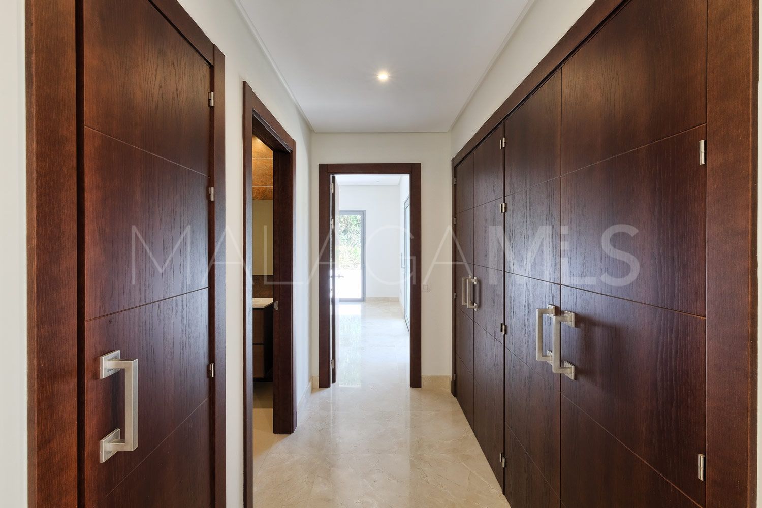 Villa for sale in Benahavis