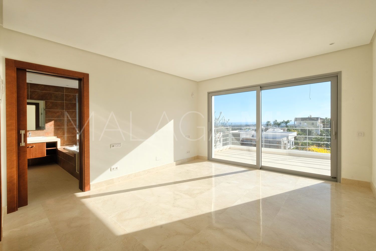 Villa for sale in Benahavis