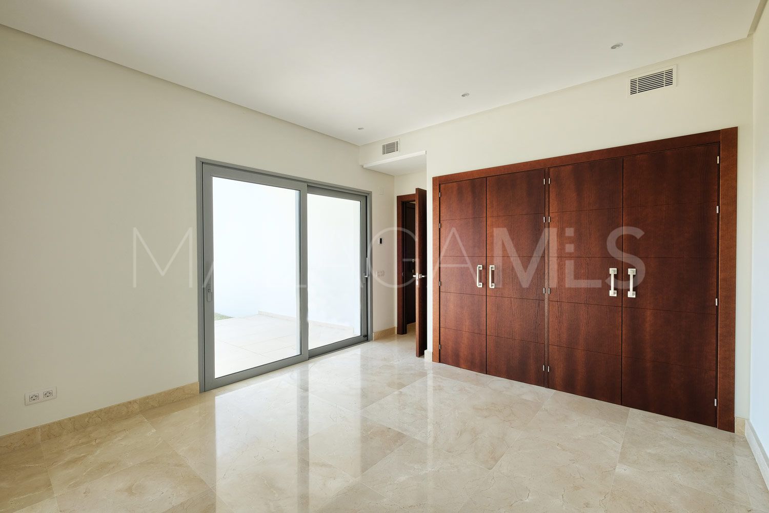 Villa for sale in Benahavis