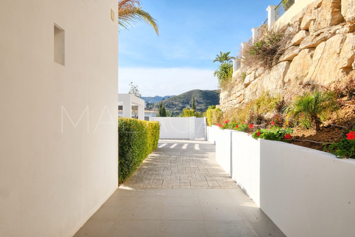 Villa for sale in Benahavis