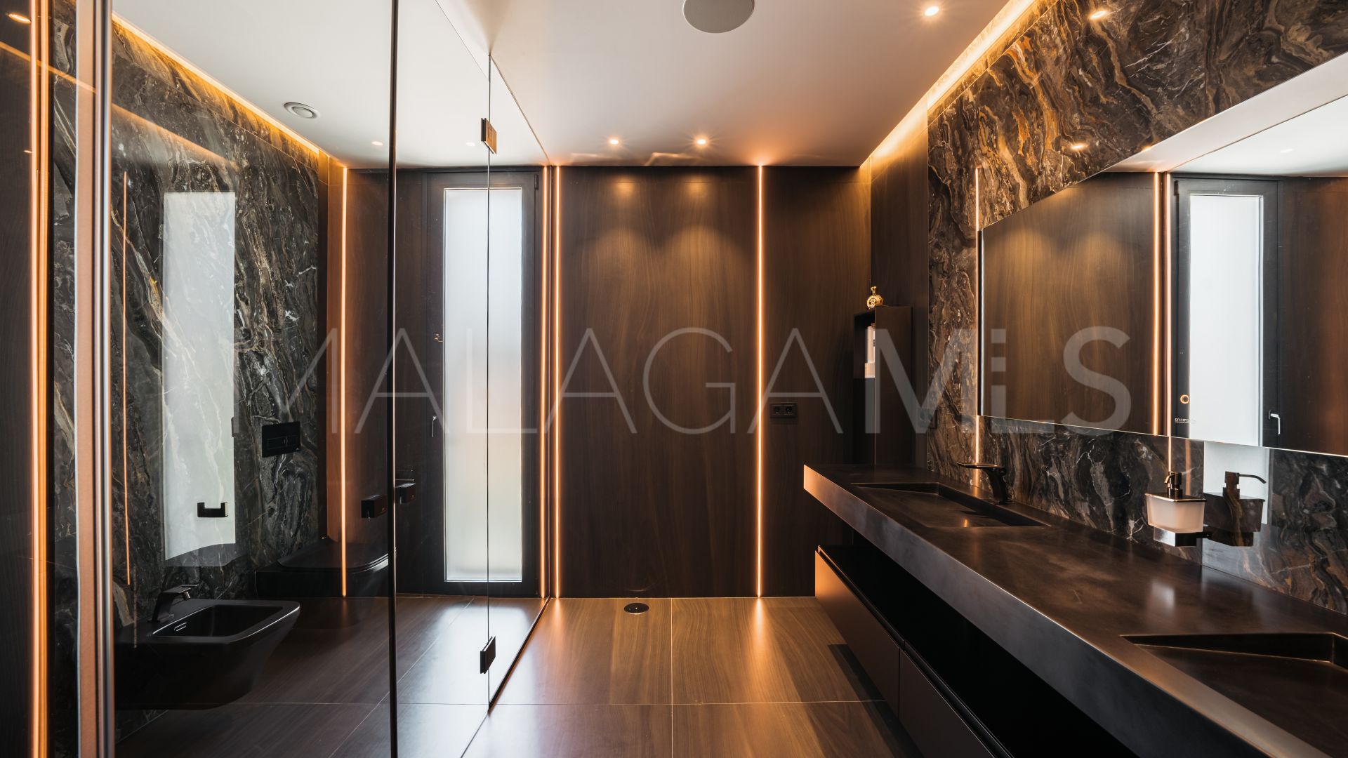 For sale villa in Altos del Paraiso with 4 bedrooms