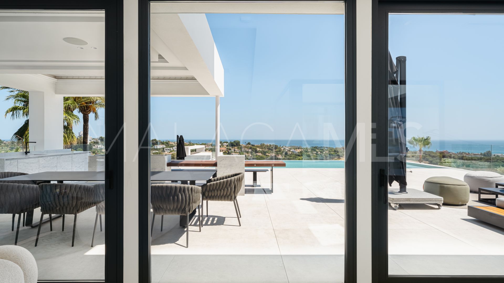 For sale villa in Altos del Paraiso with 4 bedrooms