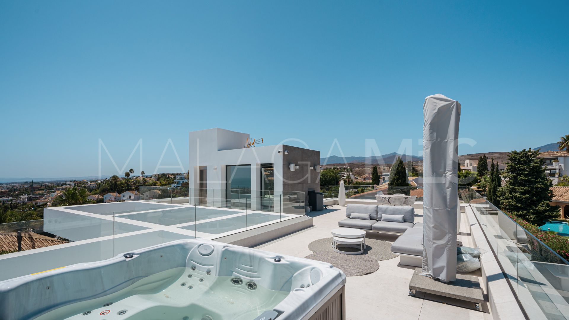 For sale villa in Altos del Paraiso with 4 bedrooms