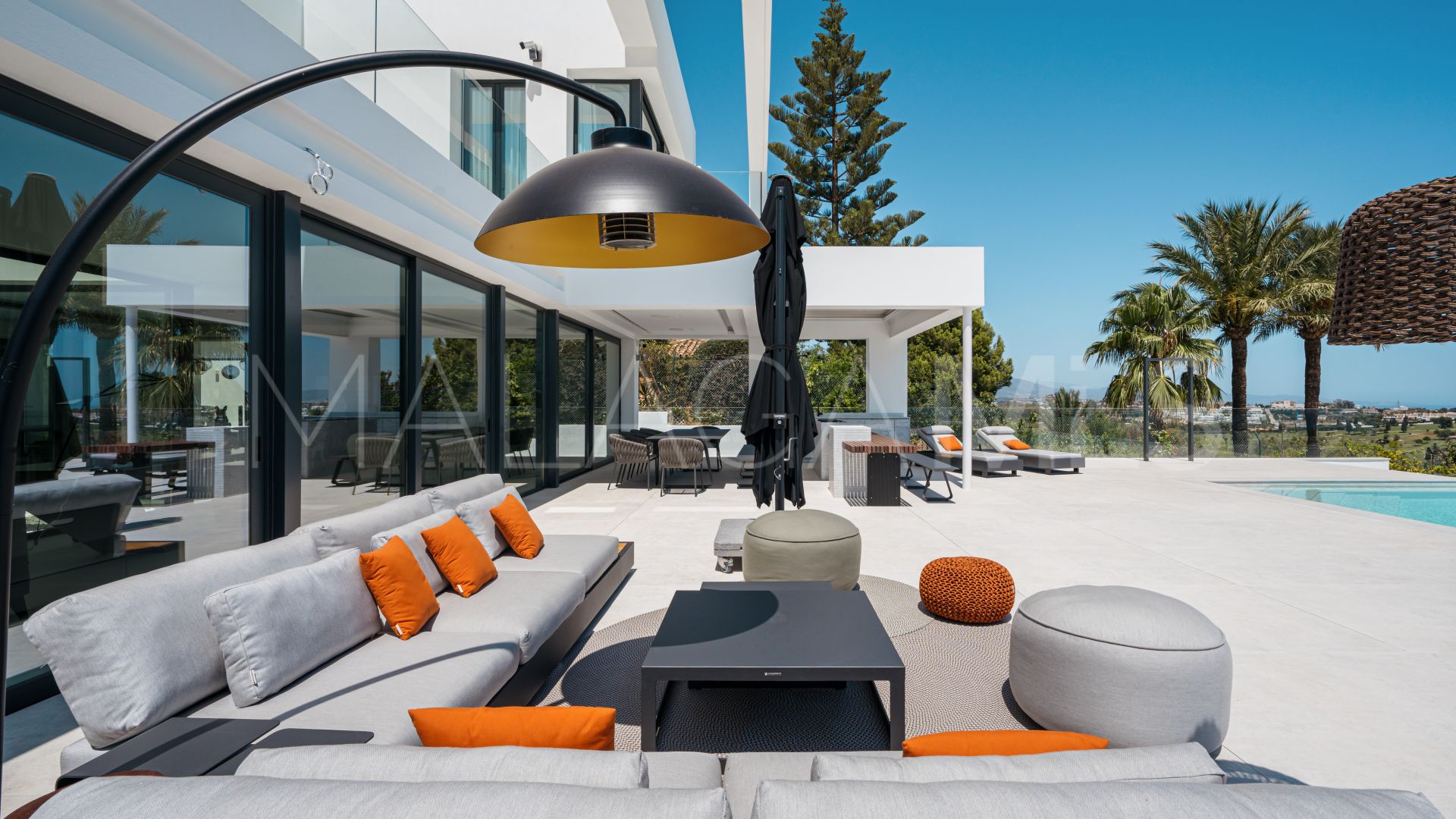 For sale villa in Altos del Paraiso with 4 bedrooms