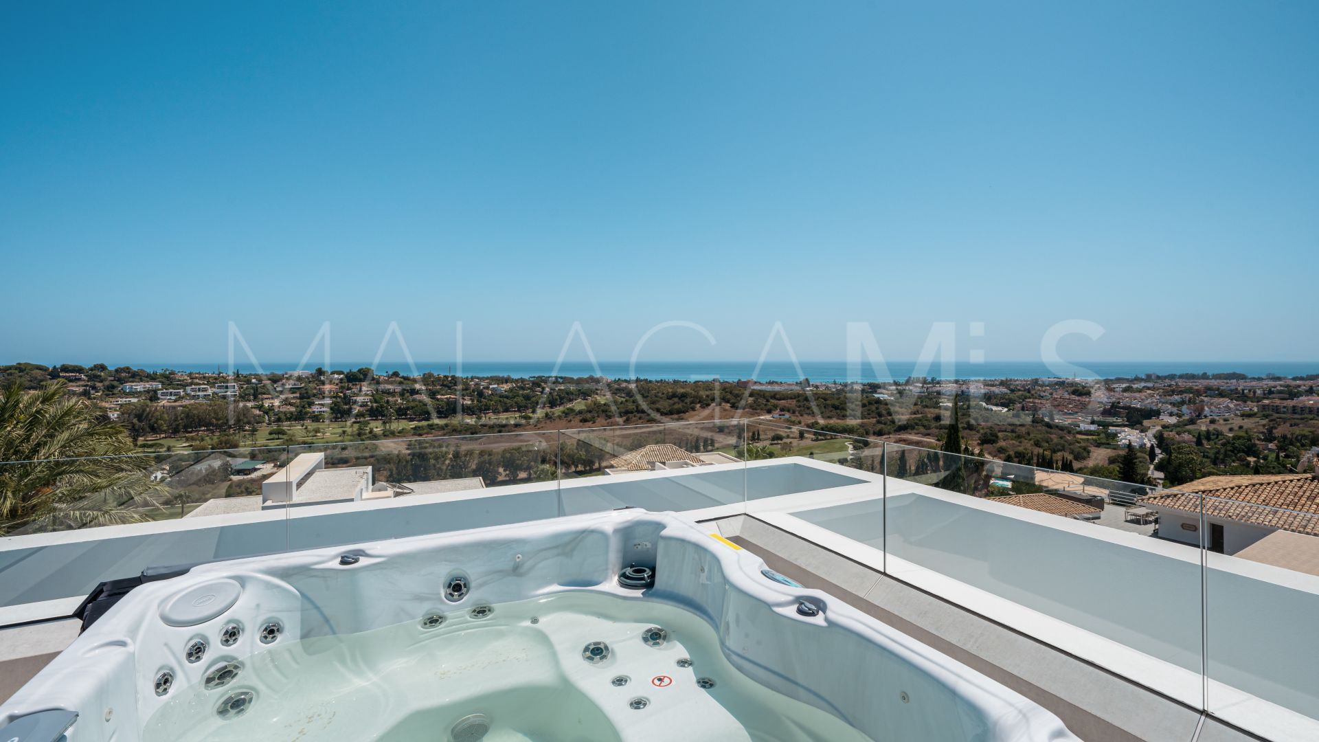 For sale villa in Altos del Paraiso with 4 bedrooms