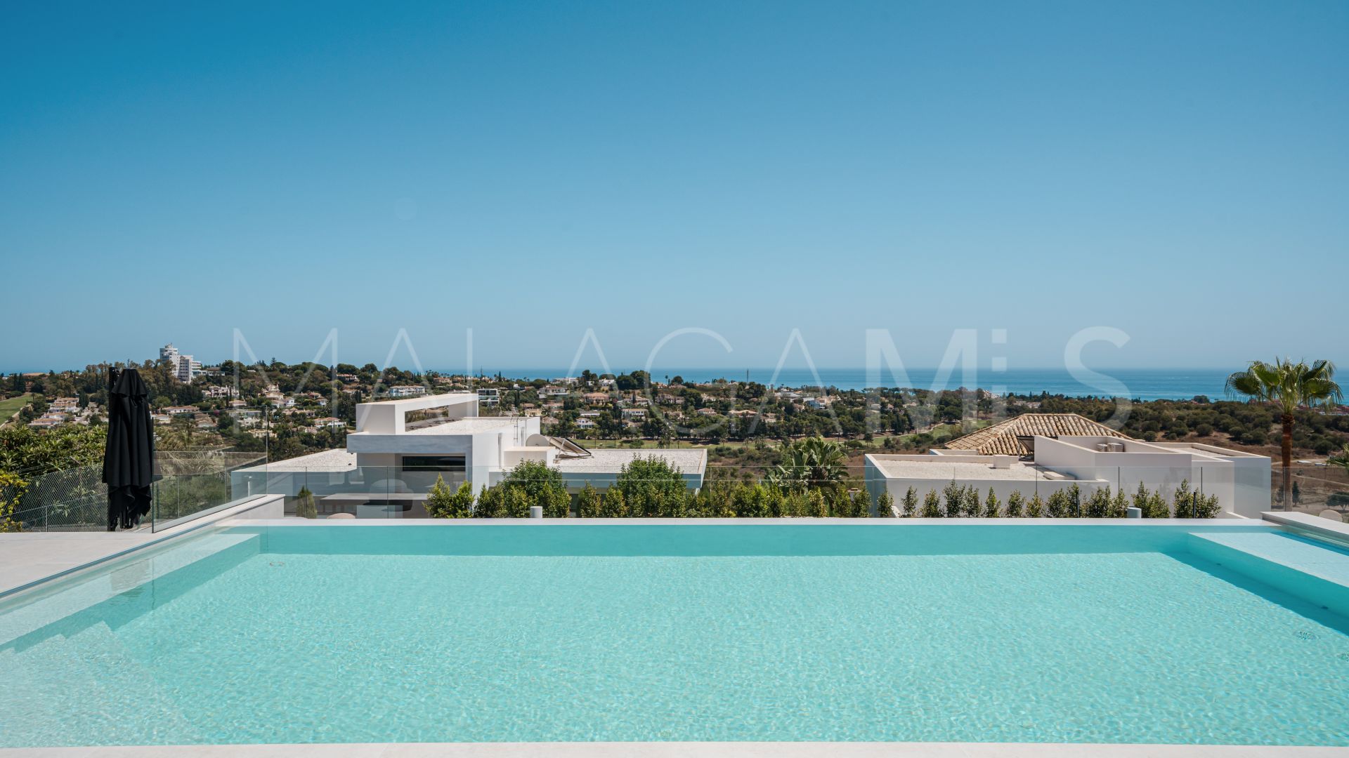 For sale villa in Altos del Paraiso with 4 bedrooms