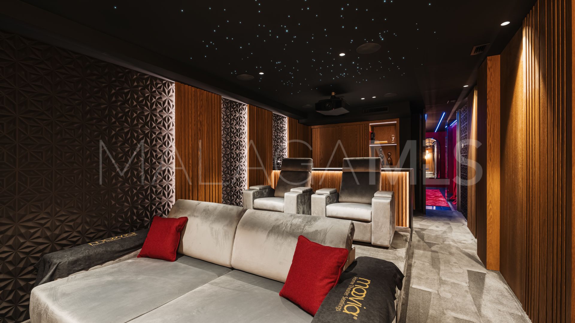 For sale villa in Altos del Paraiso with 4 bedrooms