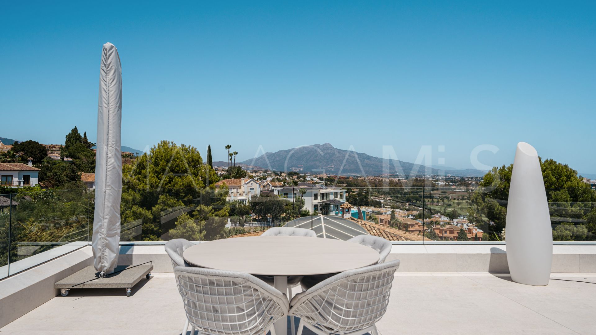 For sale villa in Altos del Paraiso with 4 bedrooms