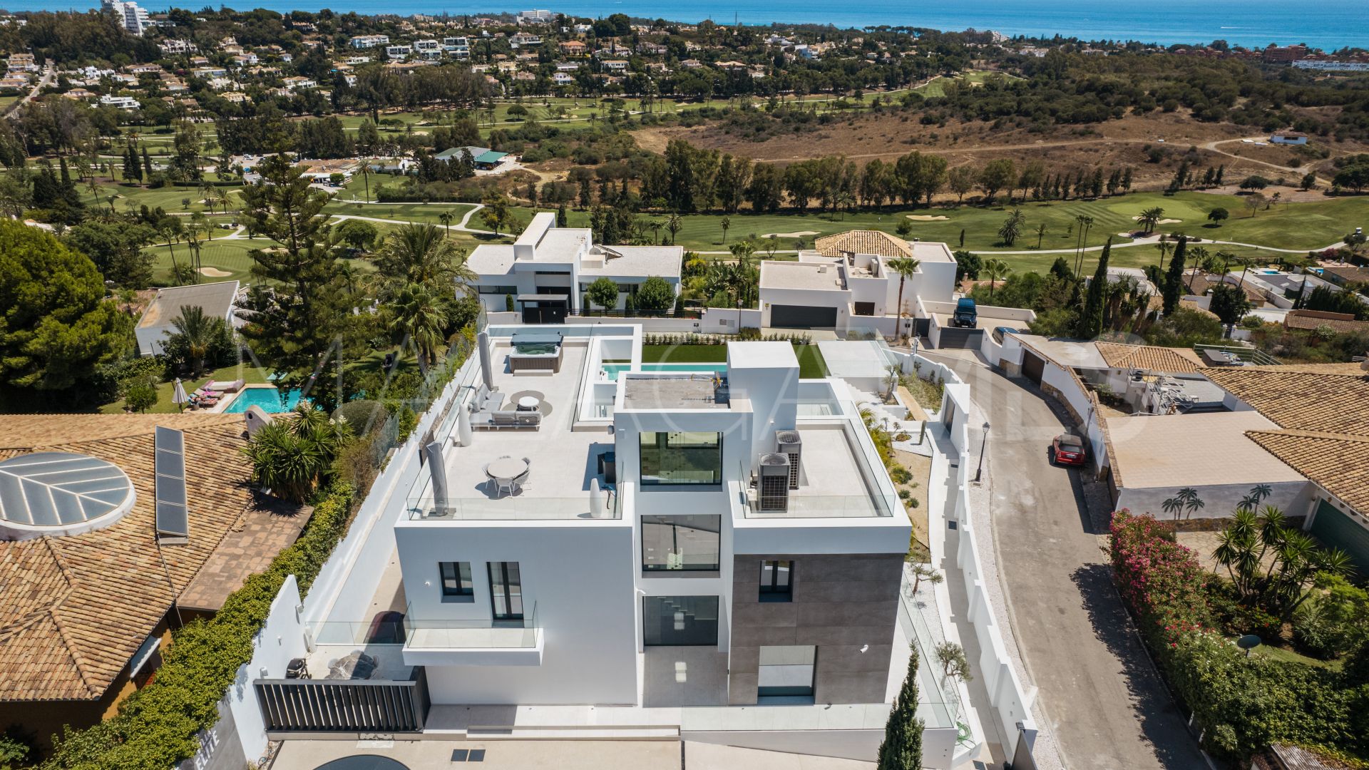 For sale villa in Altos del Paraiso with 4 bedrooms