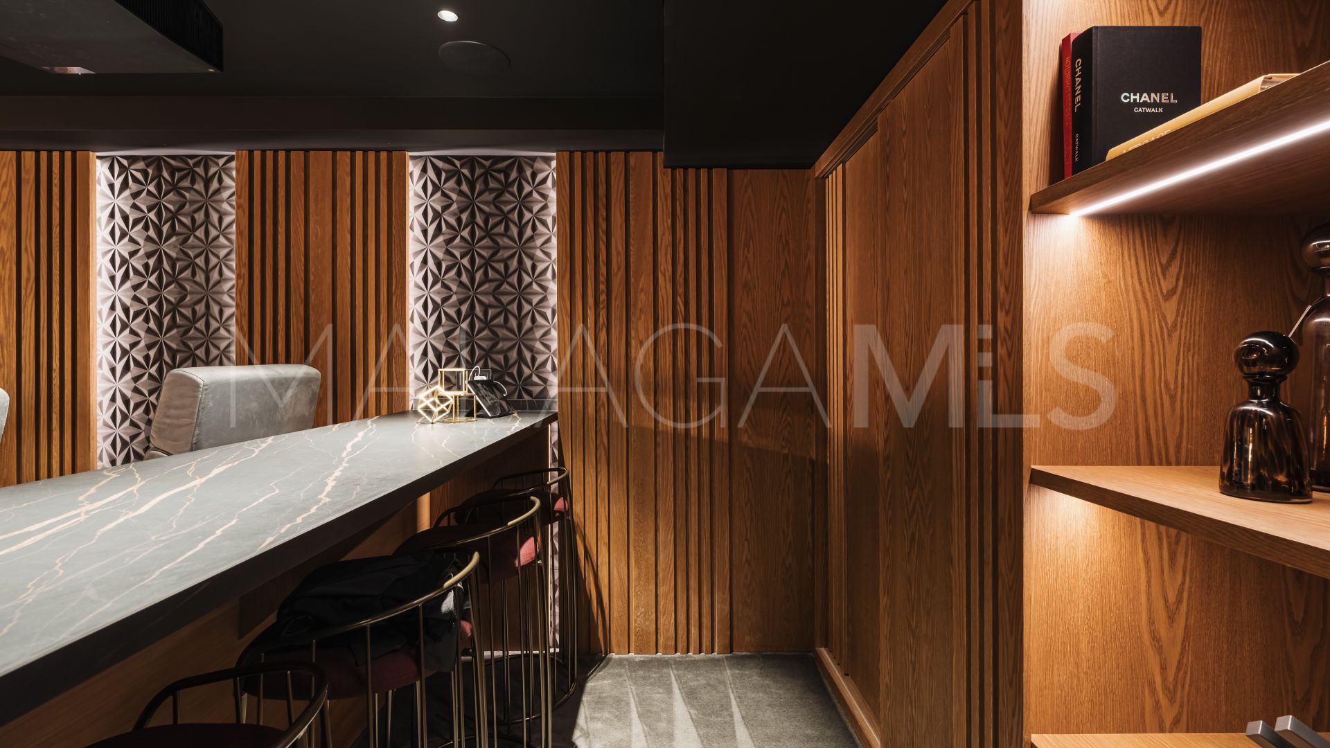 For sale villa in Altos del Paraiso with 4 bedrooms