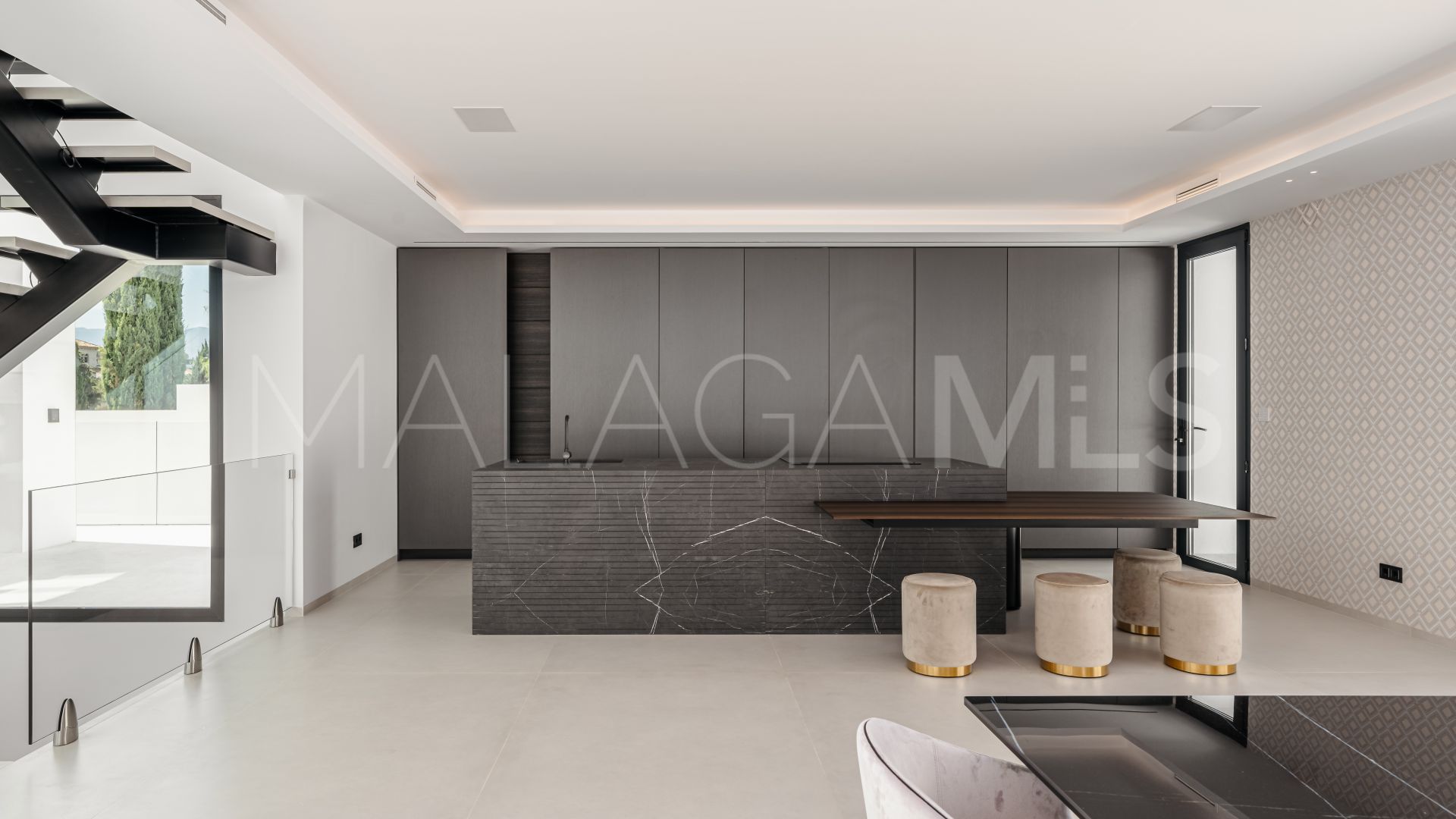 For sale villa in Altos del Paraiso with 4 bedrooms