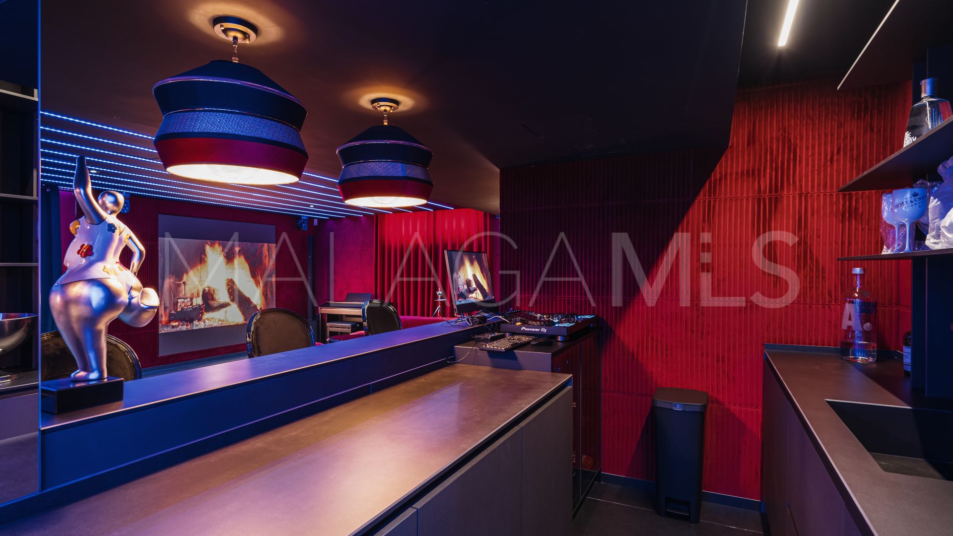 For sale villa in Altos del Paraiso with 4 bedrooms