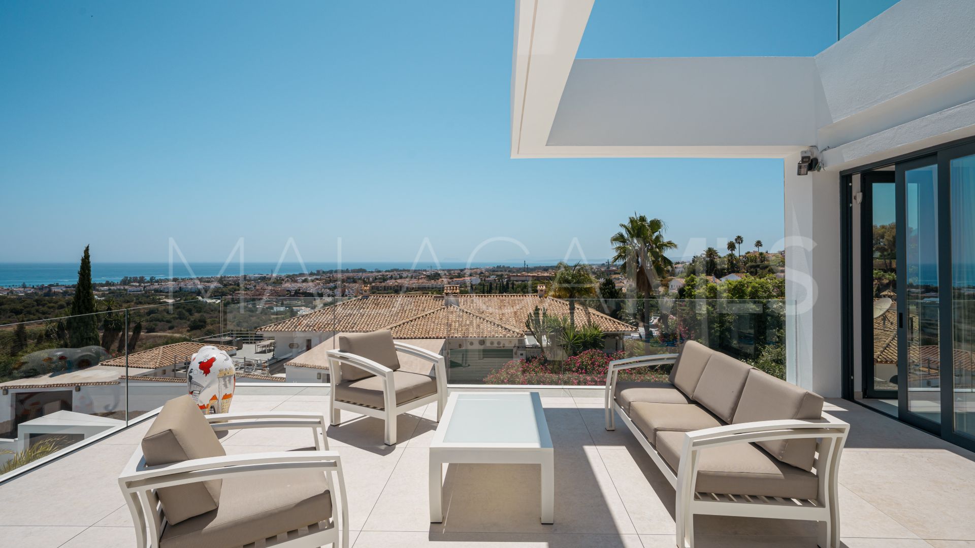 For sale villa in Altos del Paraiso with 4 bedrooms