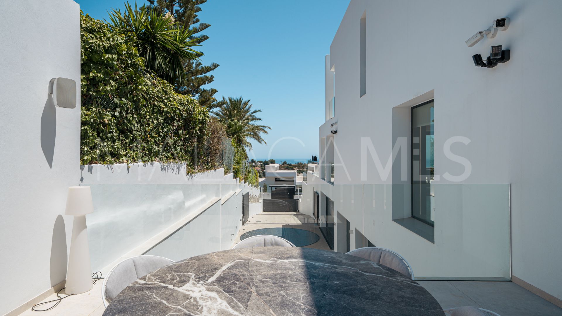 For sale villa in Altos del Paraiso with 4 bedrooms