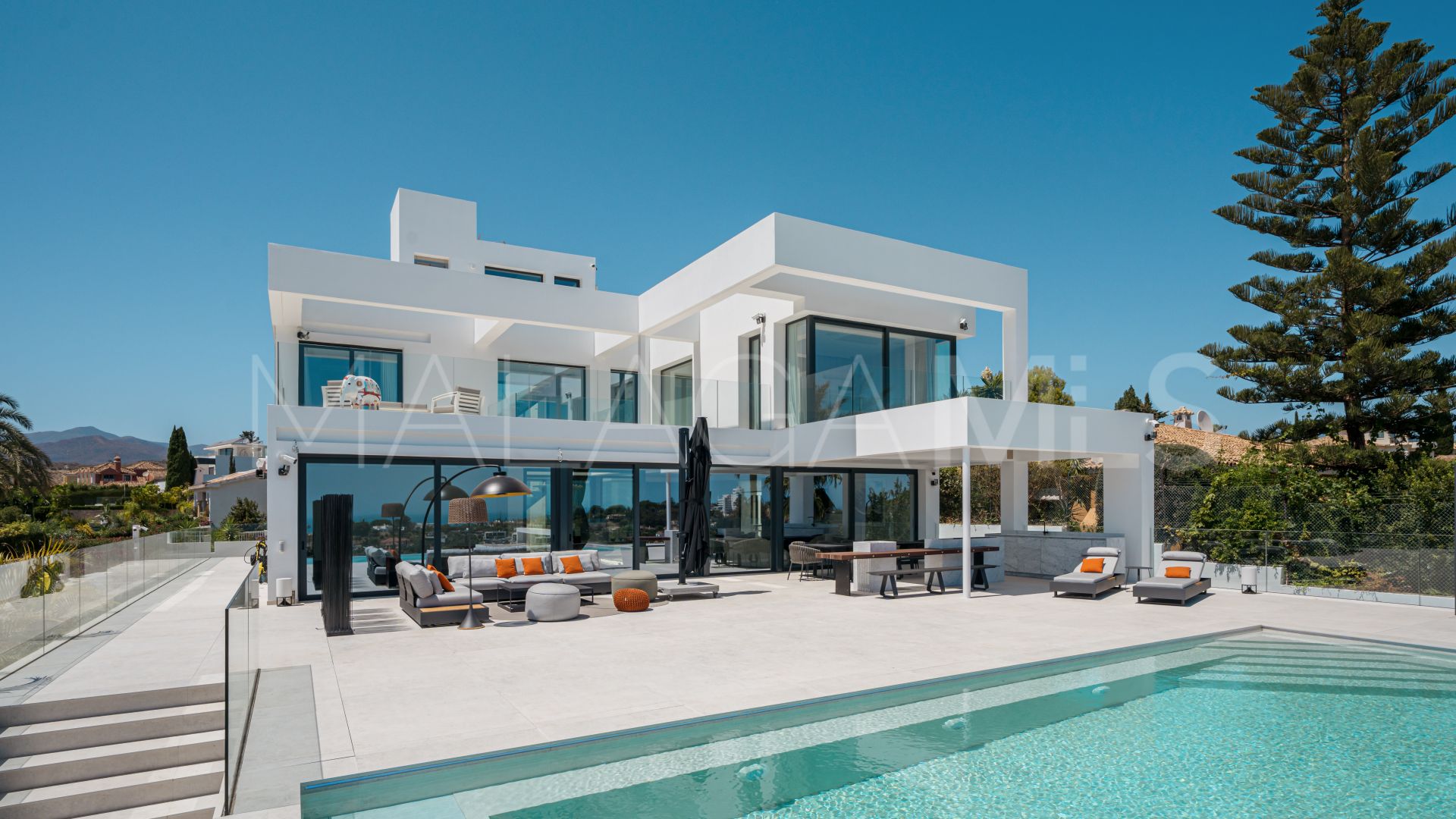 For sale villa in Altos del Paraiso with 4 bedrooms