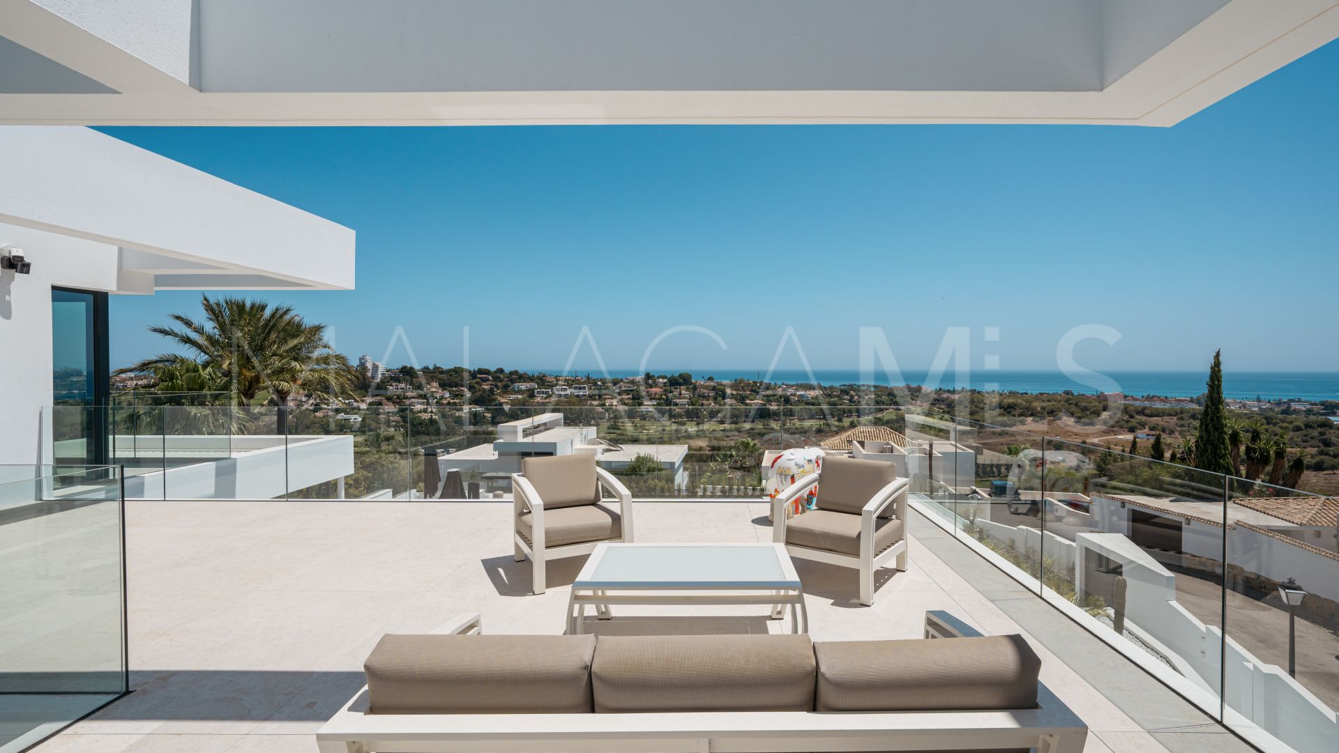 For sale villa in Altos del Paraiso with 4 bedrooms