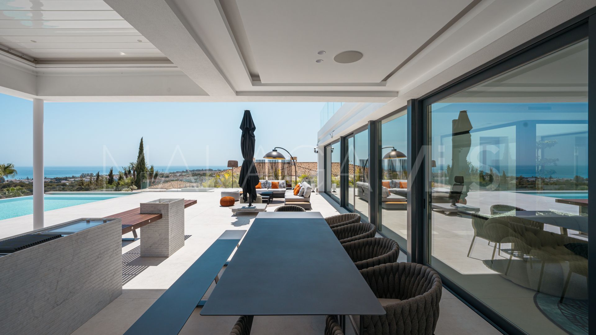 For sale villa in Altos del Paraiso with 4 bedrooms