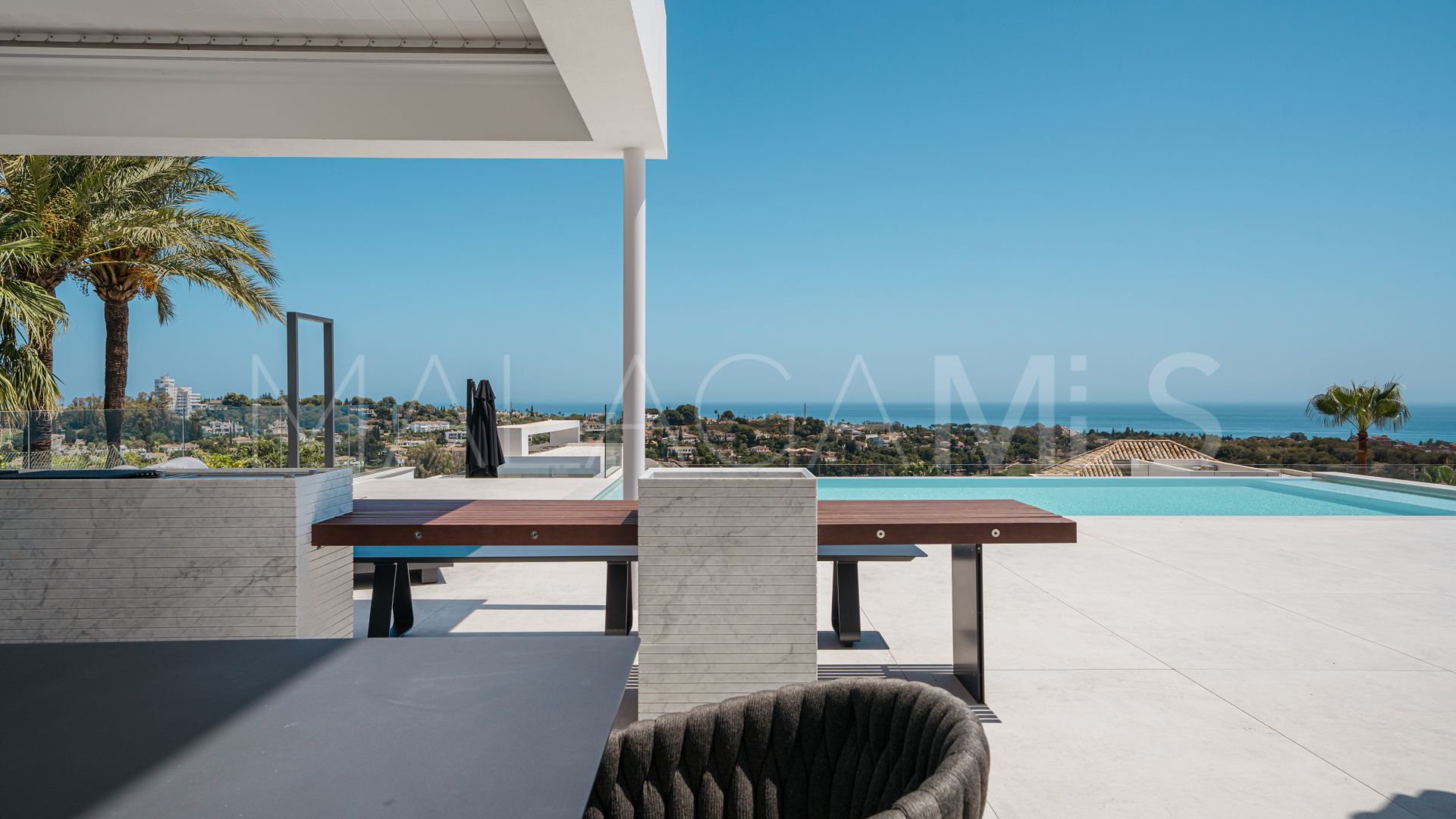 For sale villa in Altos del Paraiso with 4 bedrooms