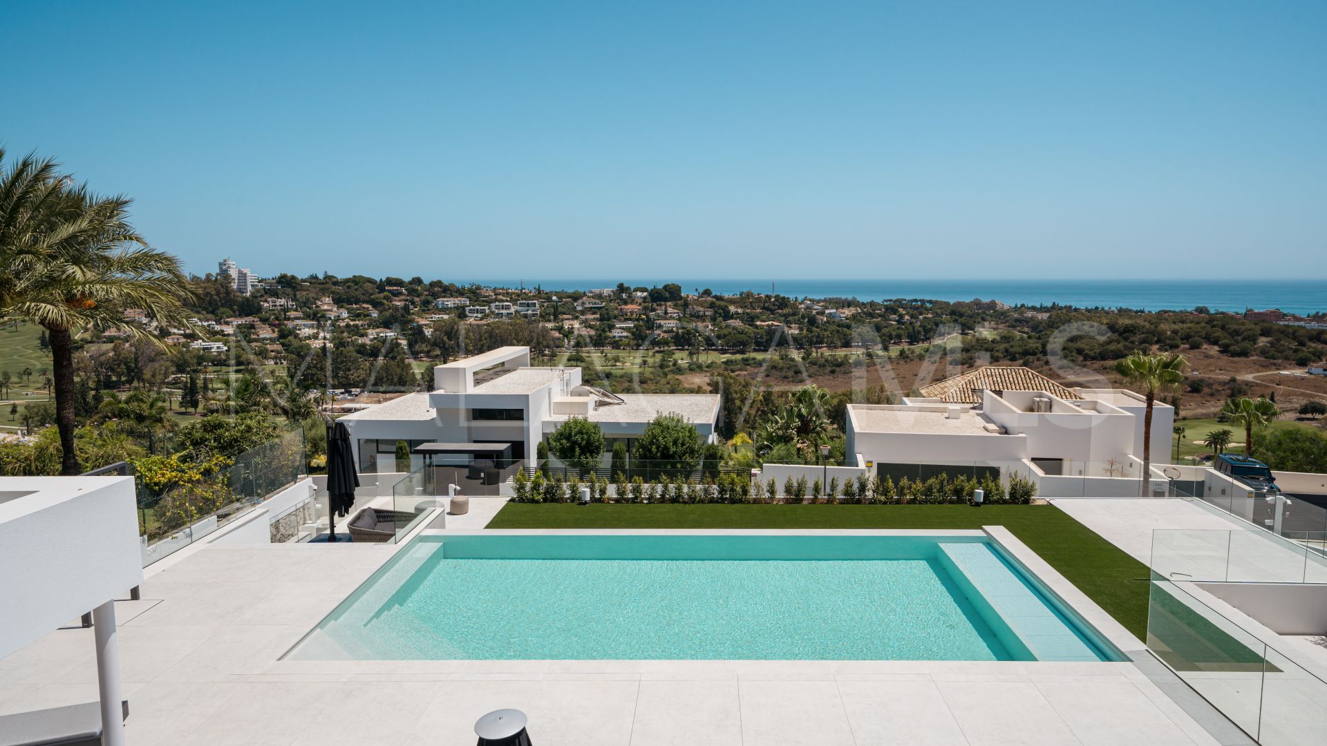 For sale villa in Altos del Paraiso with 4 bedrooms