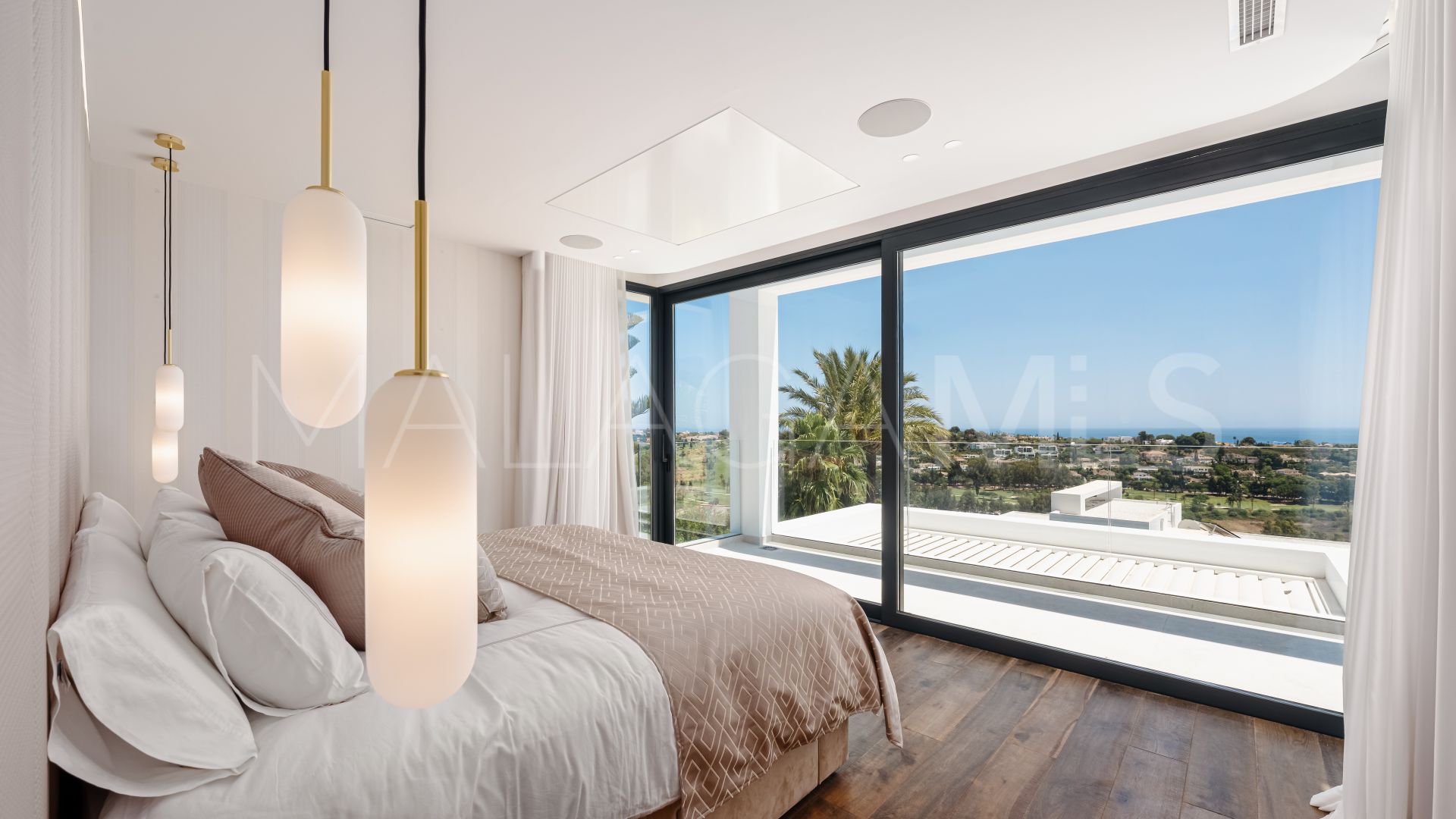 For sale villa in Altos del Paraiso with 4 bedrooms