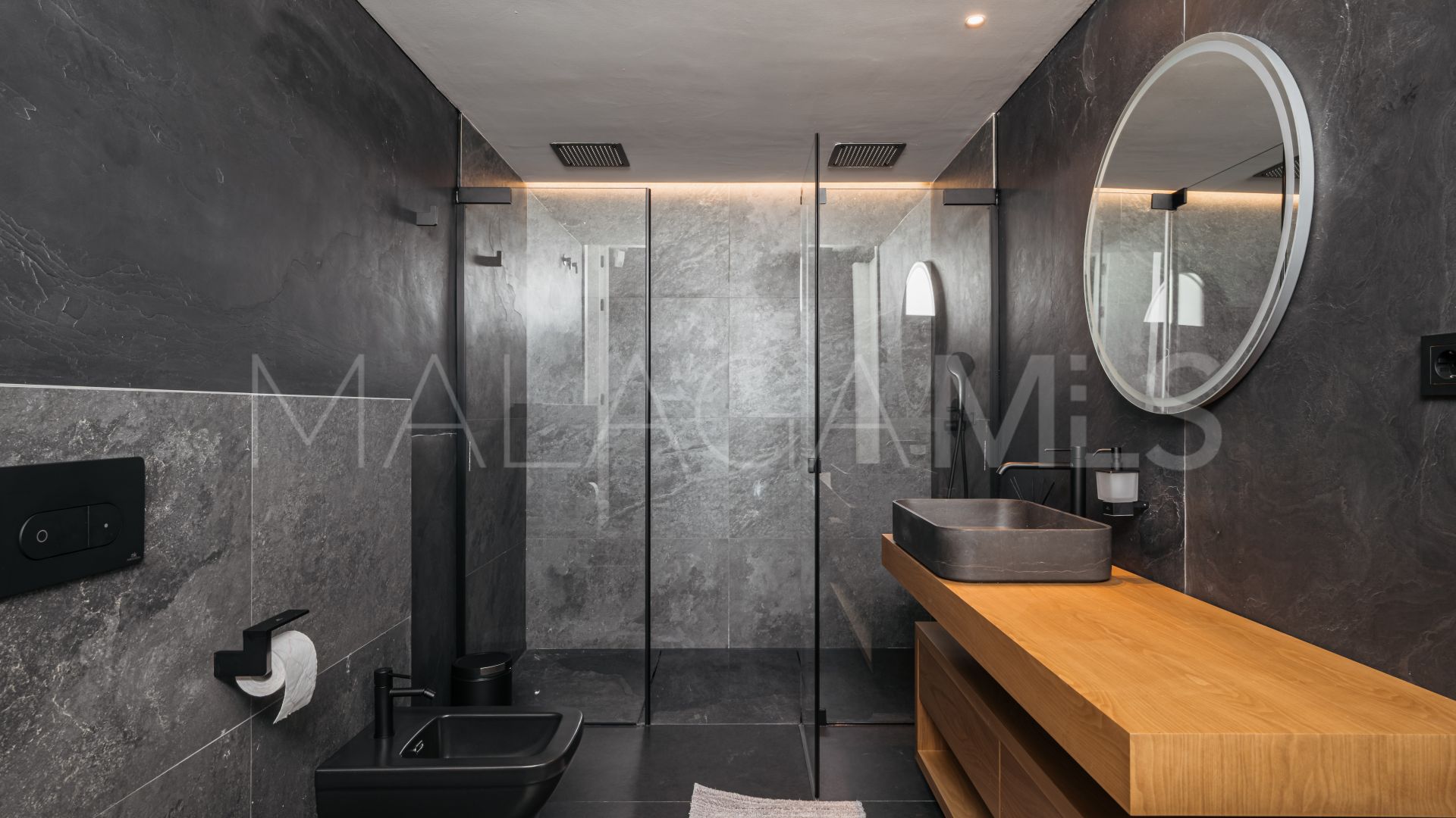 For sale villa in Altos del Paraiso with 4 bedrooms