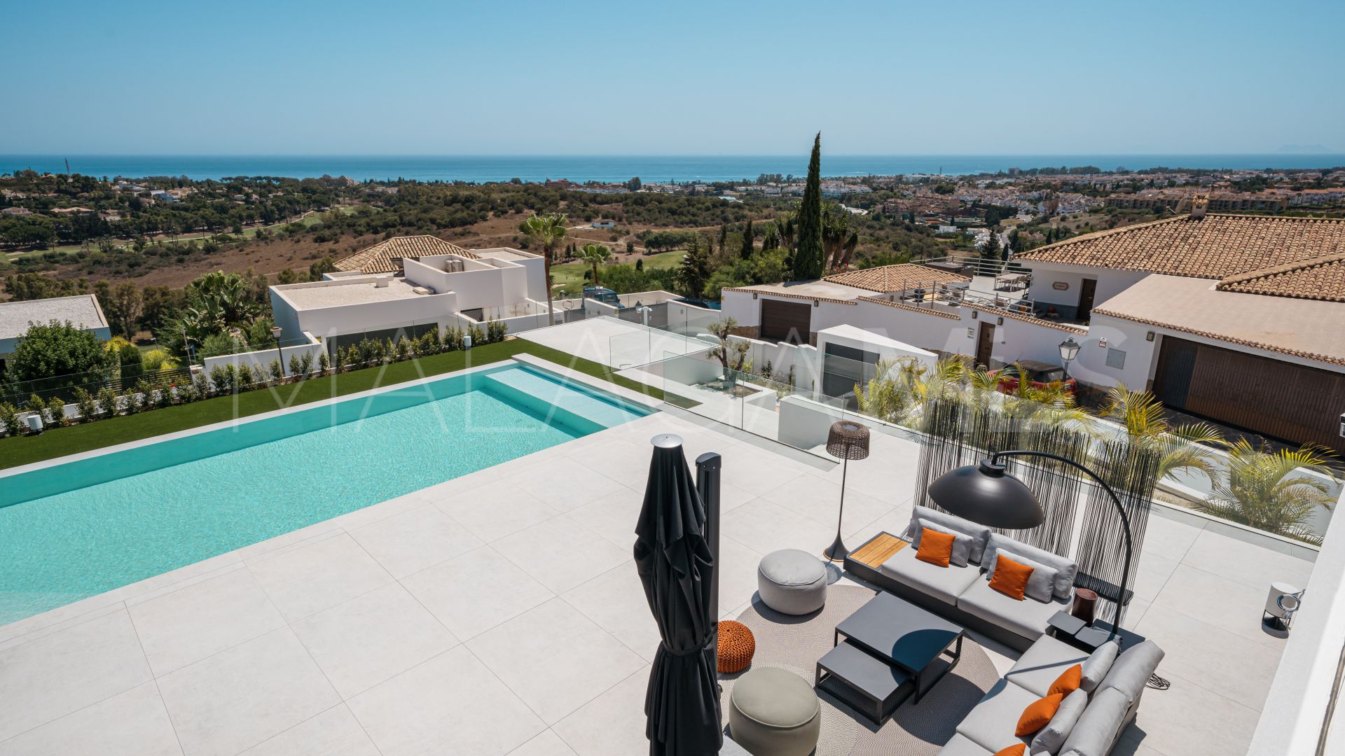 For sale villa in Altos del Paraiso with 4 bedrooms