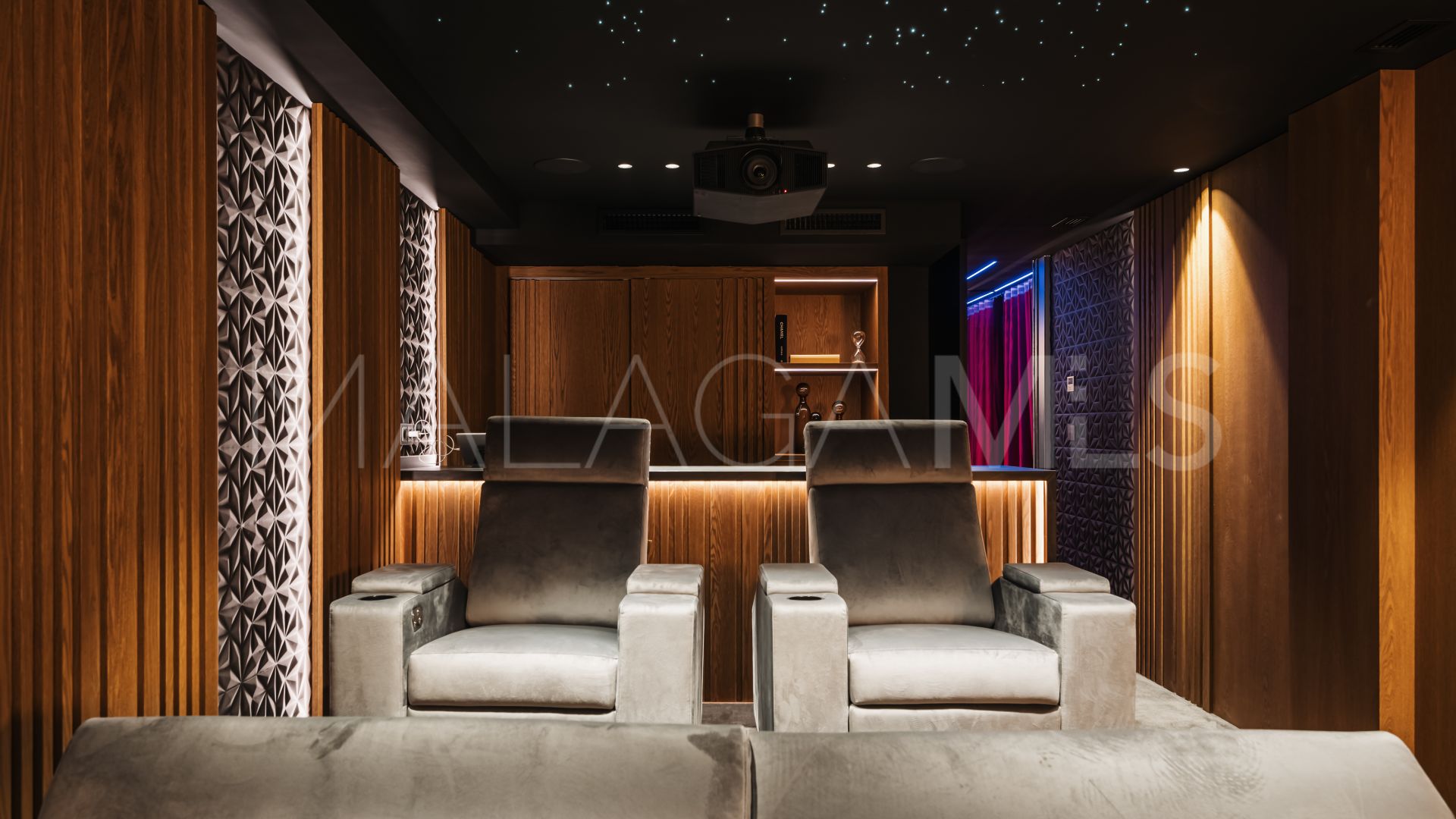 For sale villa in Altos del Paraiso with 4 bedrooms