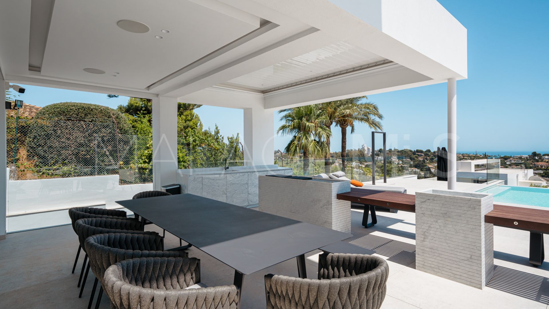 For sale villa in Altos del Paraiso with 4 bedrooms