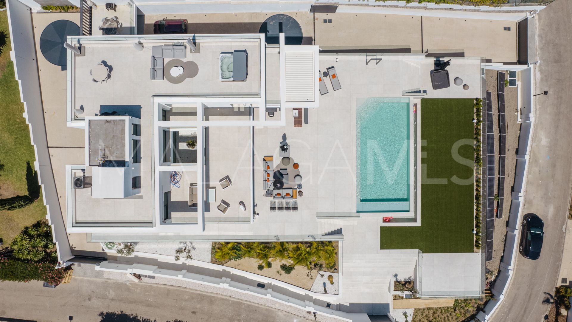 For sale villa in Altos del Paraiso with 4 bedrooms